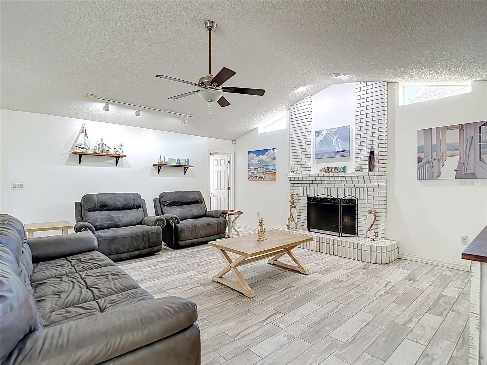 Image 17 of 54 For 1621 Sir Henrys Trail