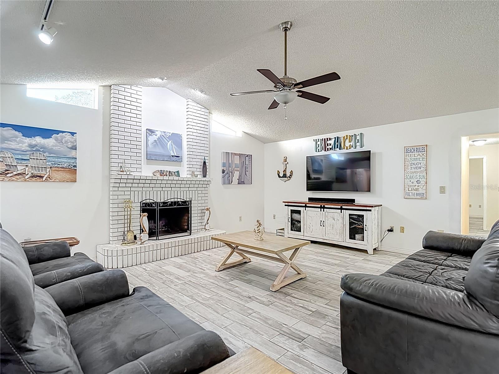 Image 18 of 54 For 1621 Sir Henrys Trail