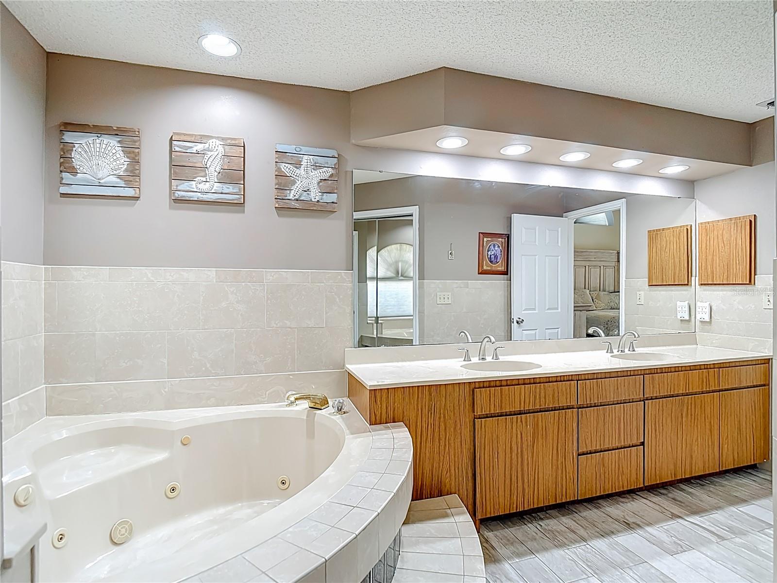 Image 32 of 54 For 1621 Sir Henrys Trail