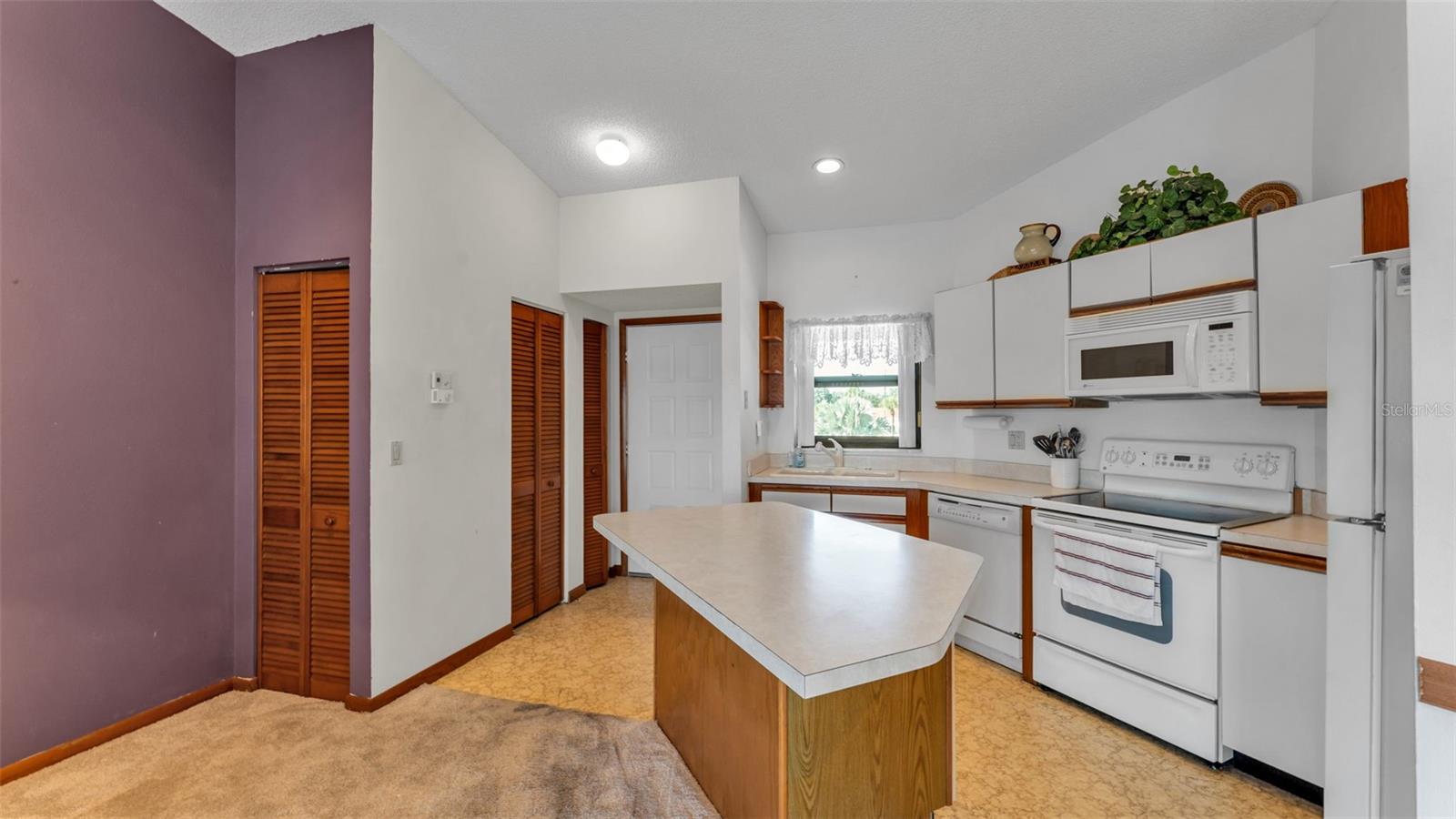 Image 12 of 39 For 4655 Casablanca Circle A25