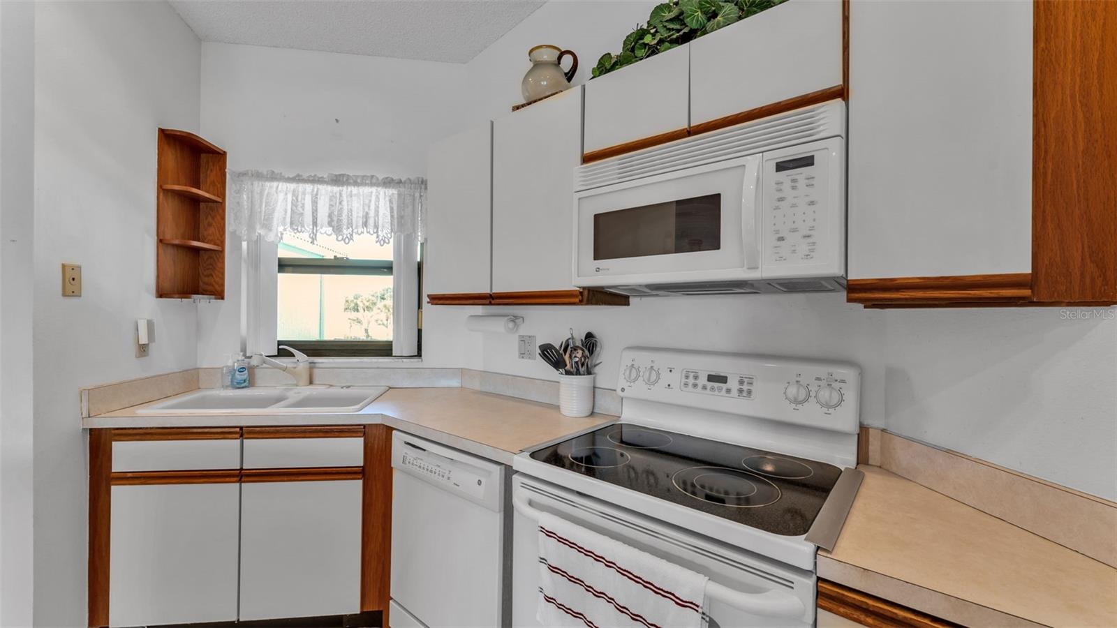 Image 15 of 39 For 4655 Casablanca Circle A25