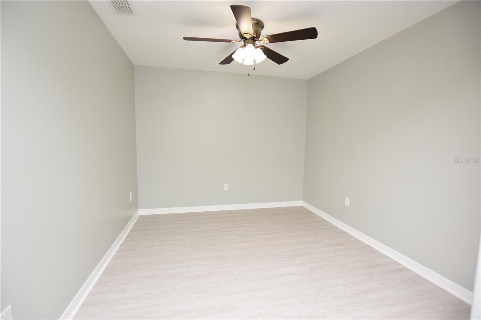 Image 23 of 31 For 515 Sandstone Street