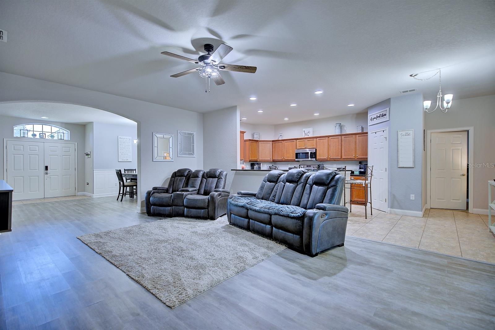 Image 14 of 59 For 2831 Whitney Street