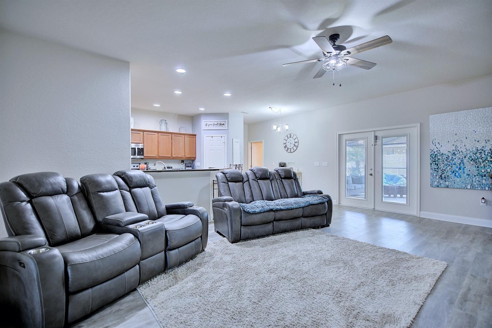 Image 15 of 59 For 2831 Whitney Street