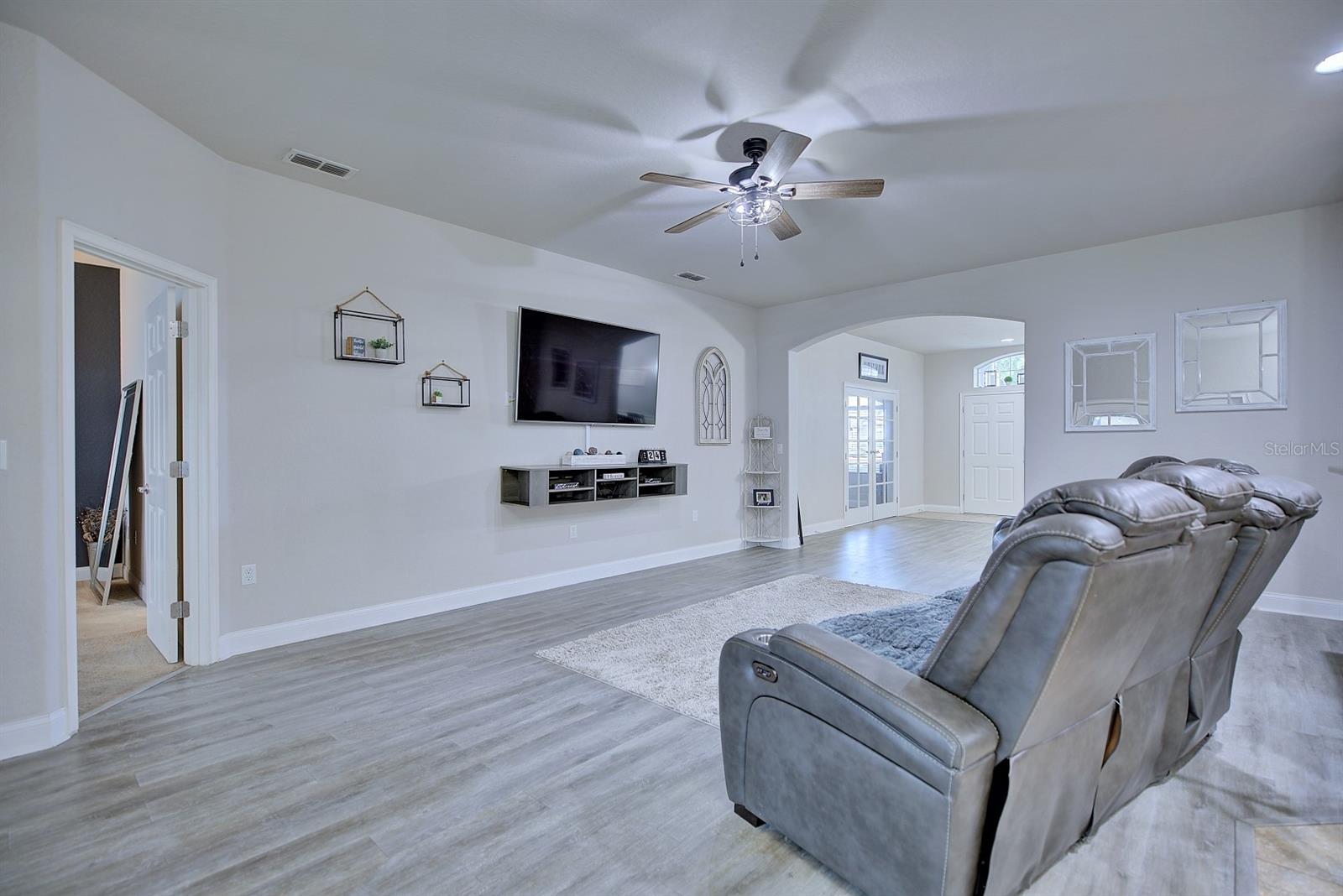 Image 16 of 59 For 2831 Whitney Street