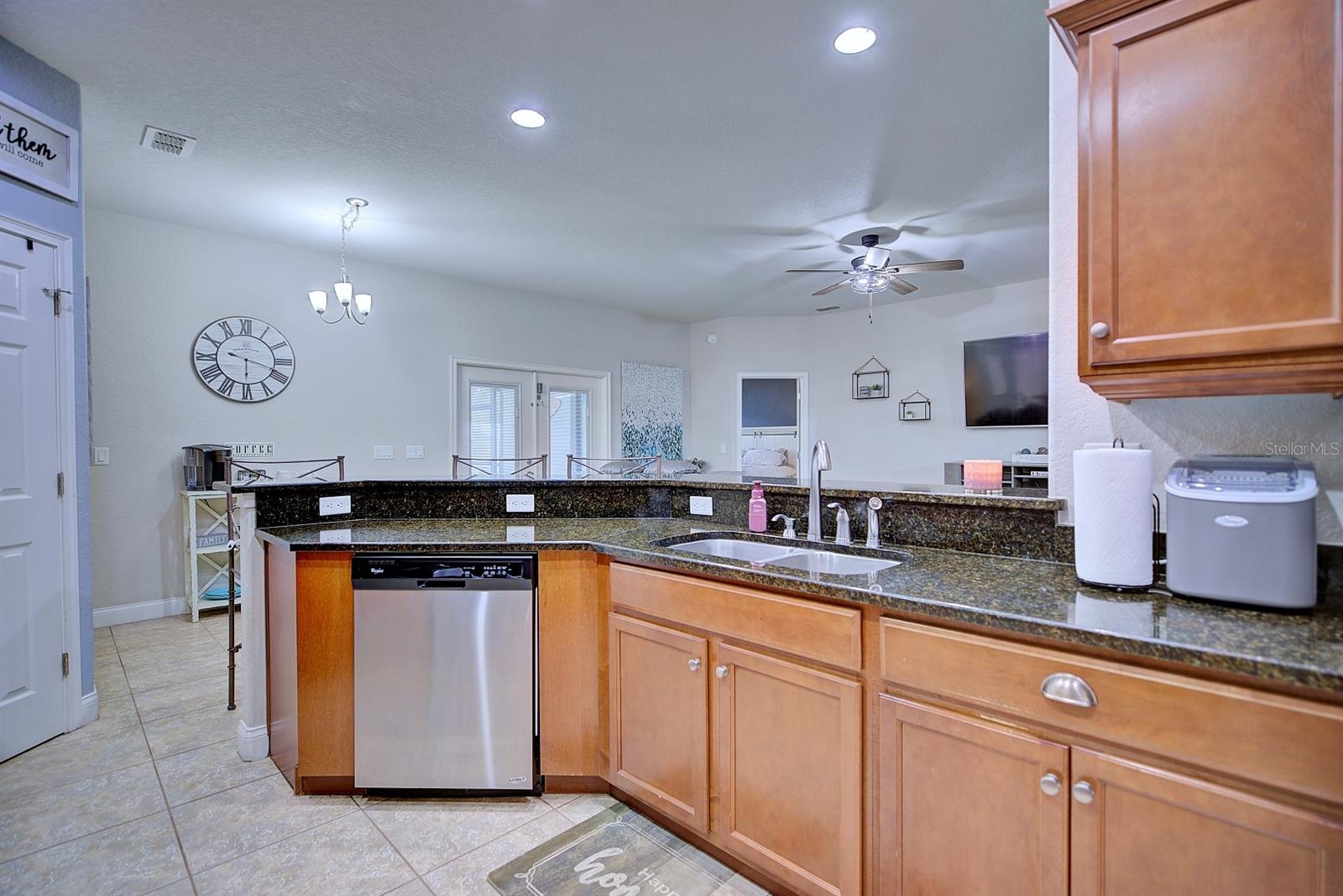 Image 18 of 59 For 2831 Whitney Street