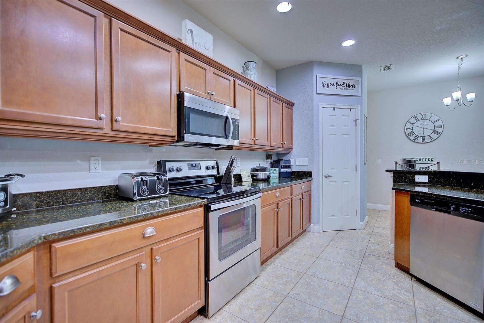 Image 19 of 59 For 2831 Whitney Street