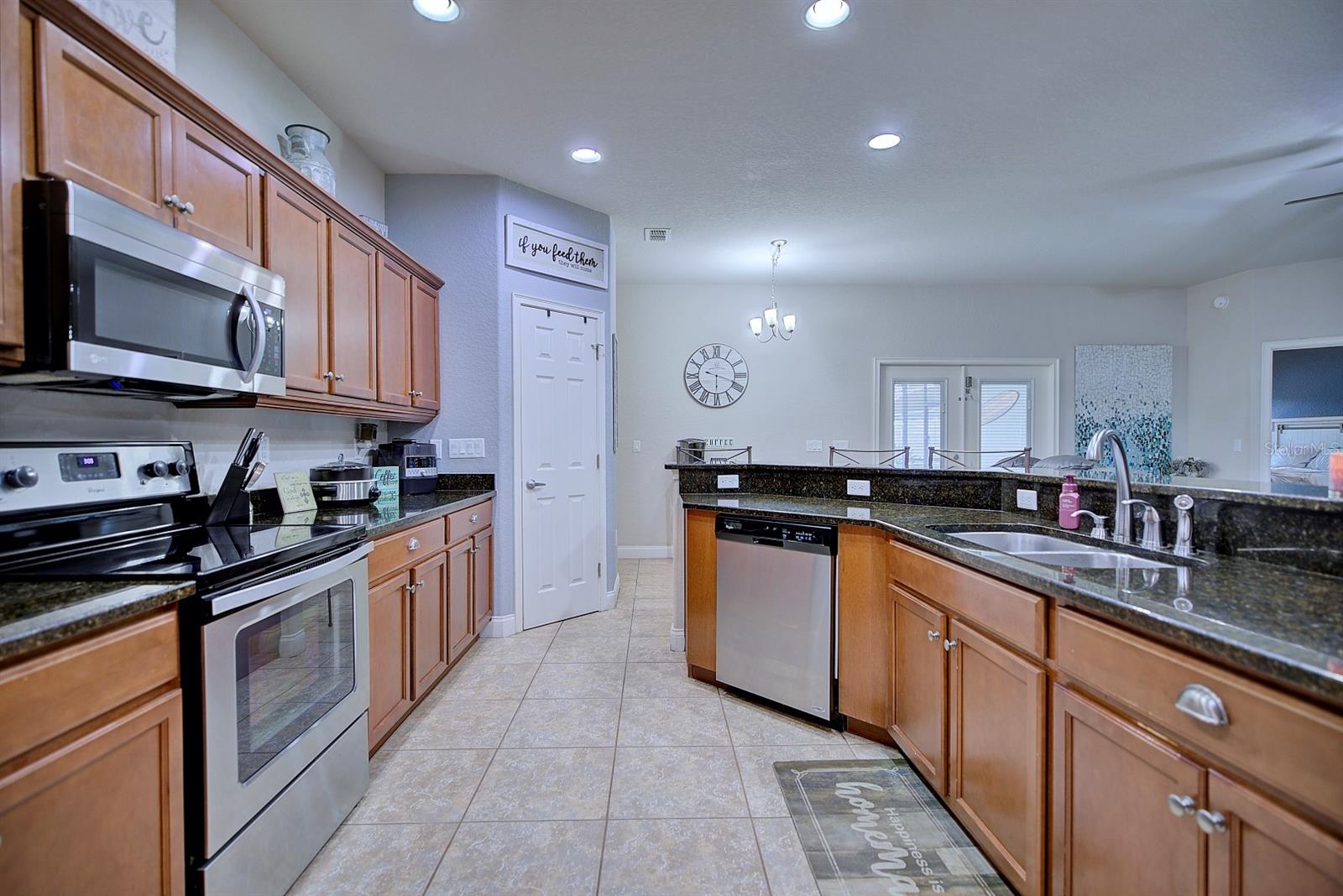 Image 21 of 59 For 2831 Whitney Street