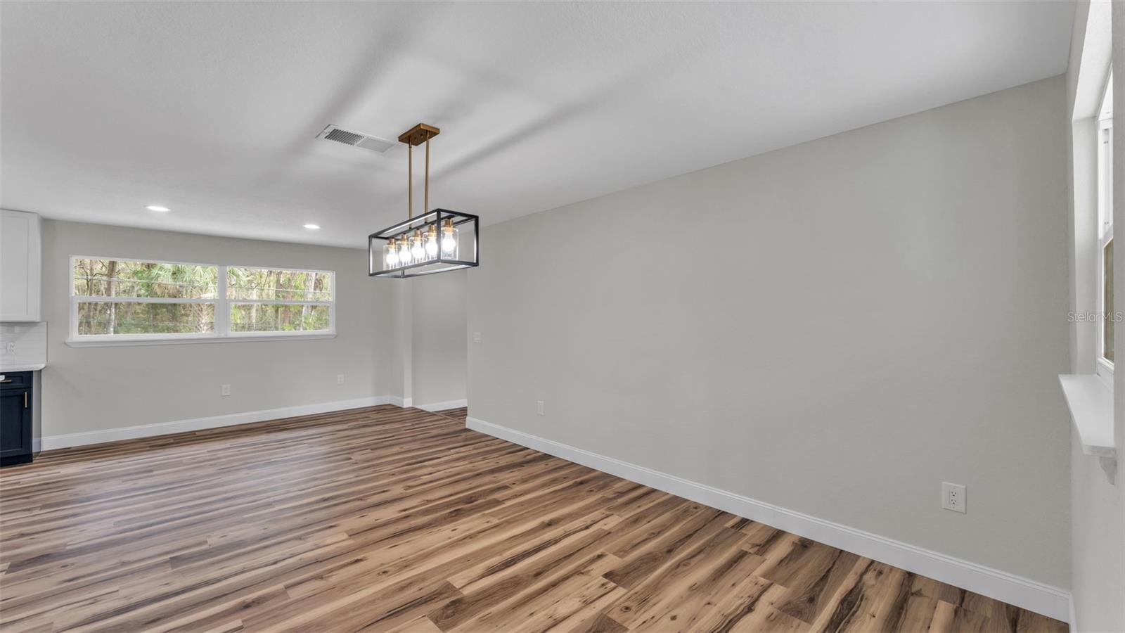 Image 12 of 34 For 5322 Forestbrook Drive E