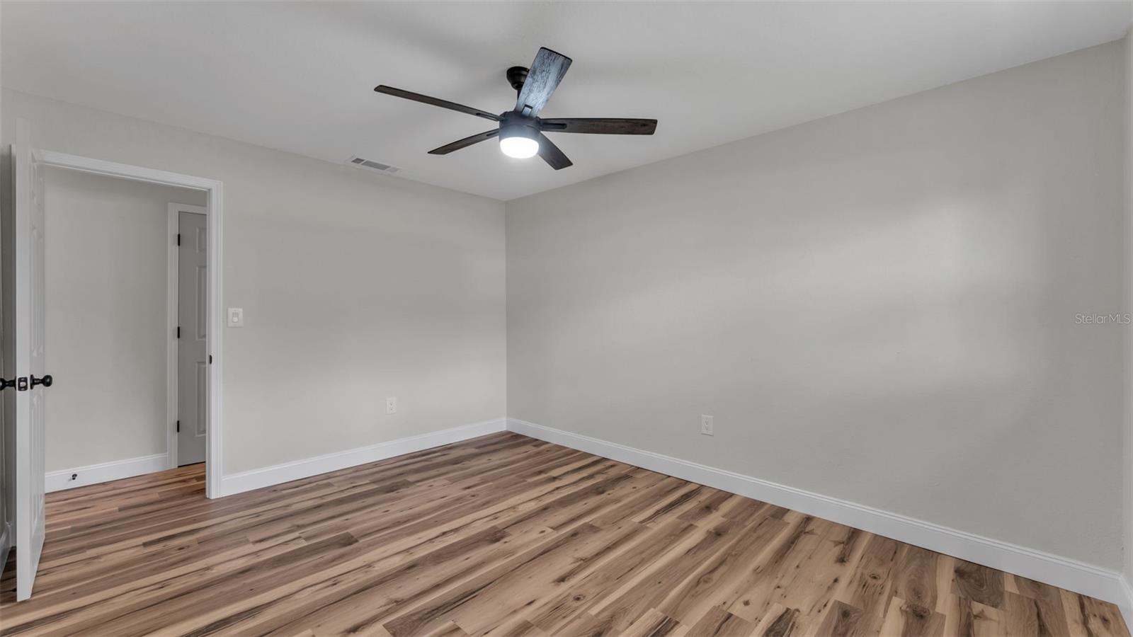 Image 14 of 34 For 5322 Forestbrook Drive E