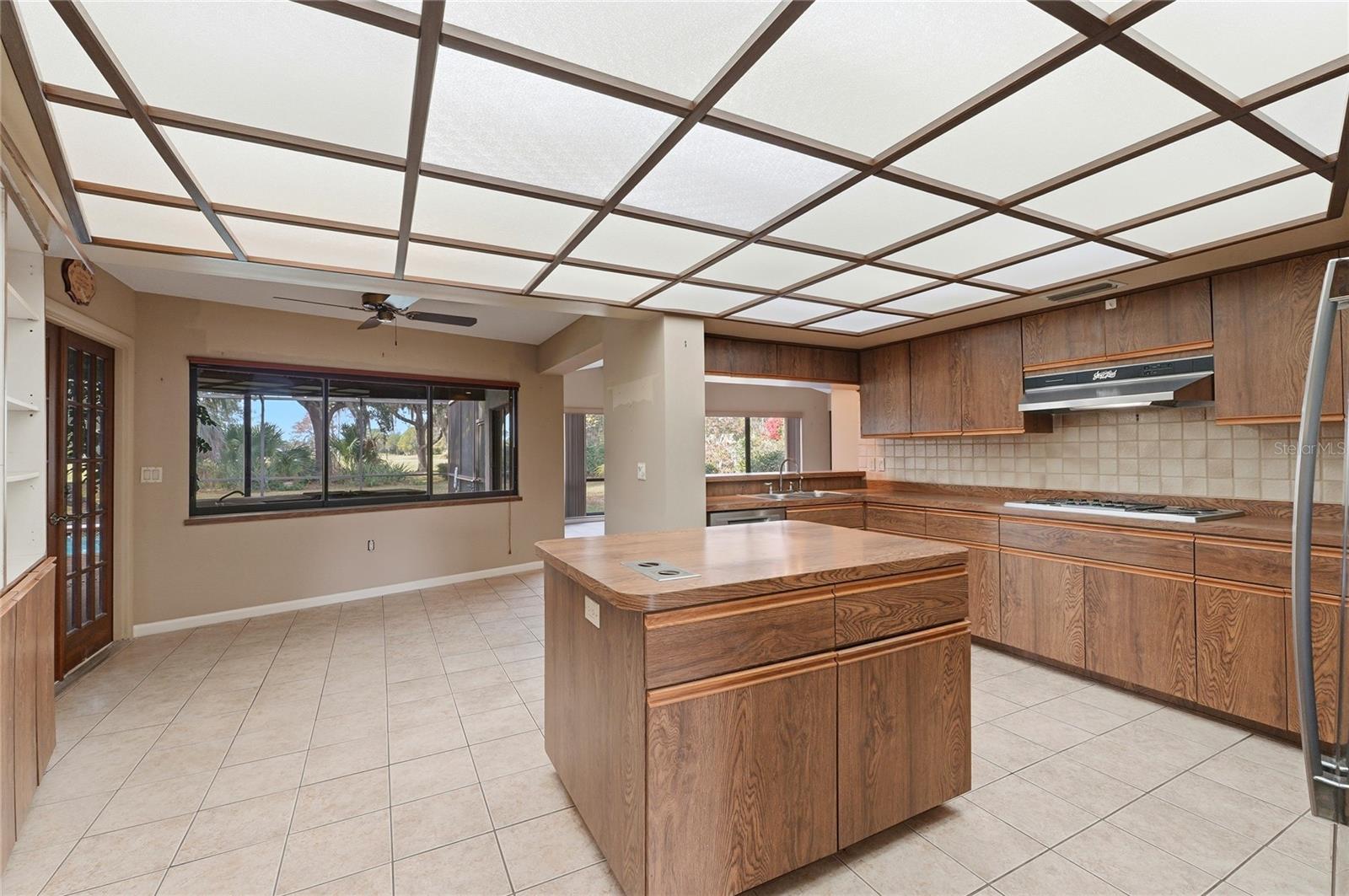 Image 27 of 56 For 1803 Country Club Court