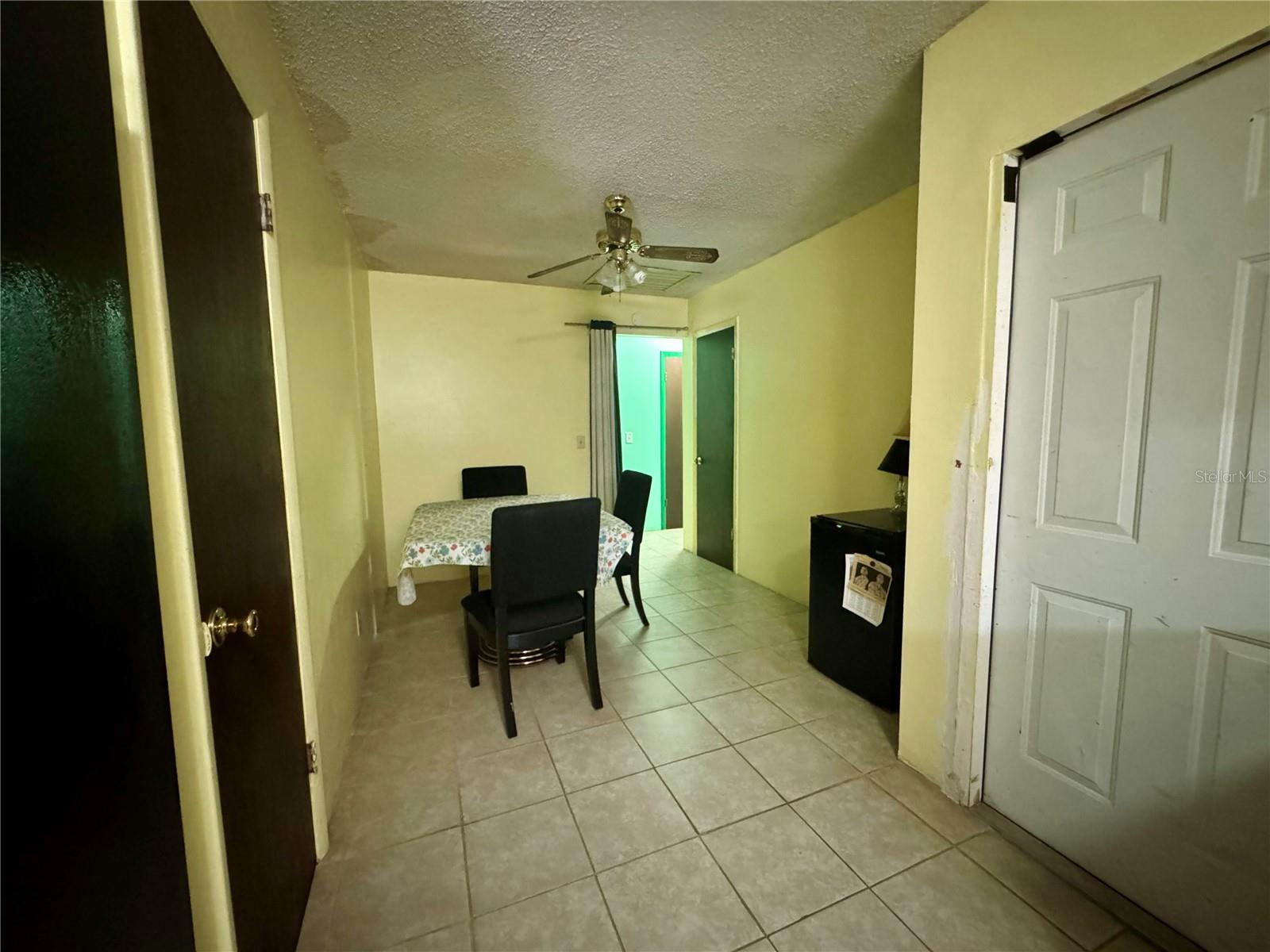 Listing photo id 17 for 4865 Sally Boulevard