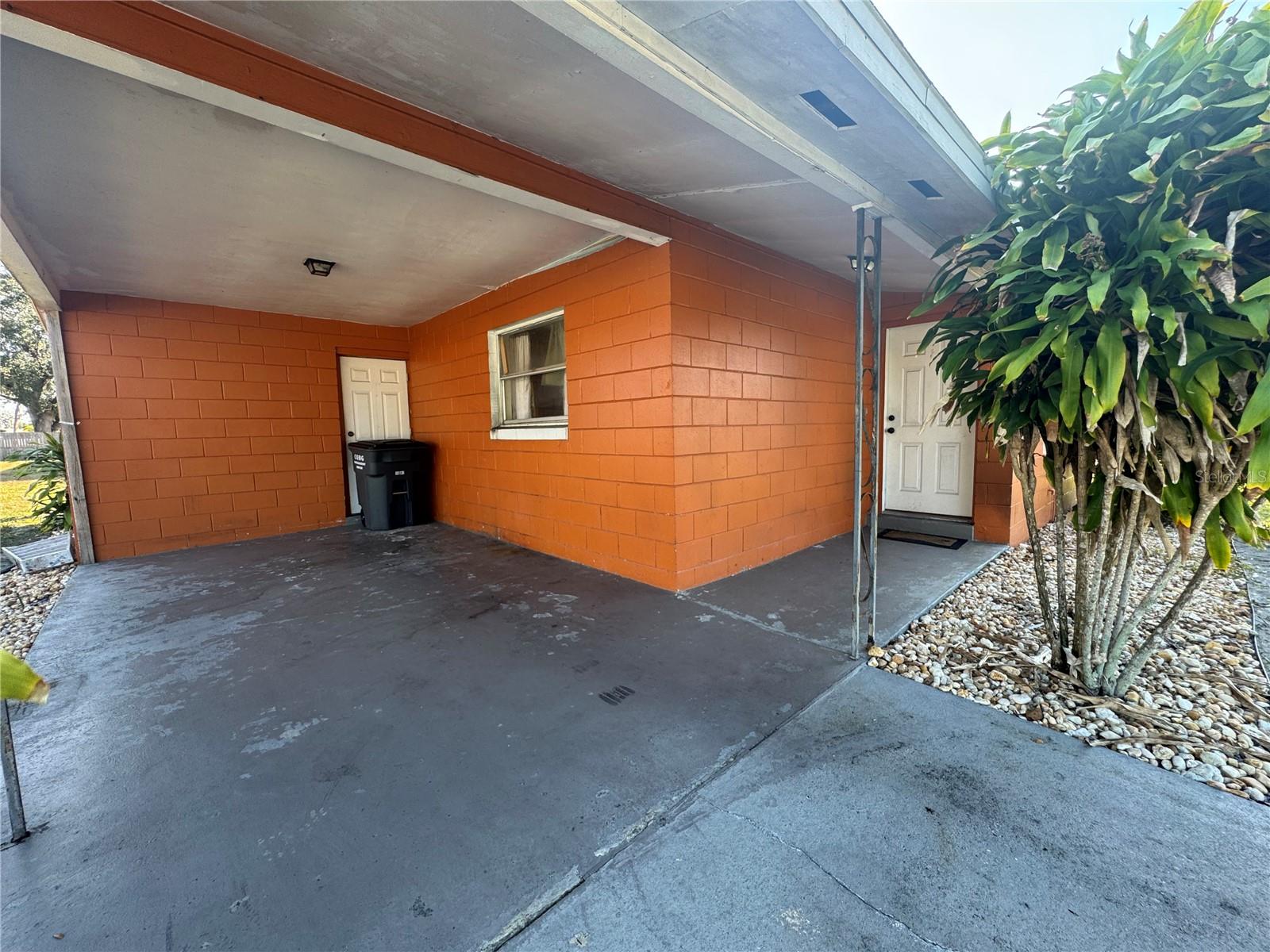 Listing photo id 3 for 4865 Sally Boulevard