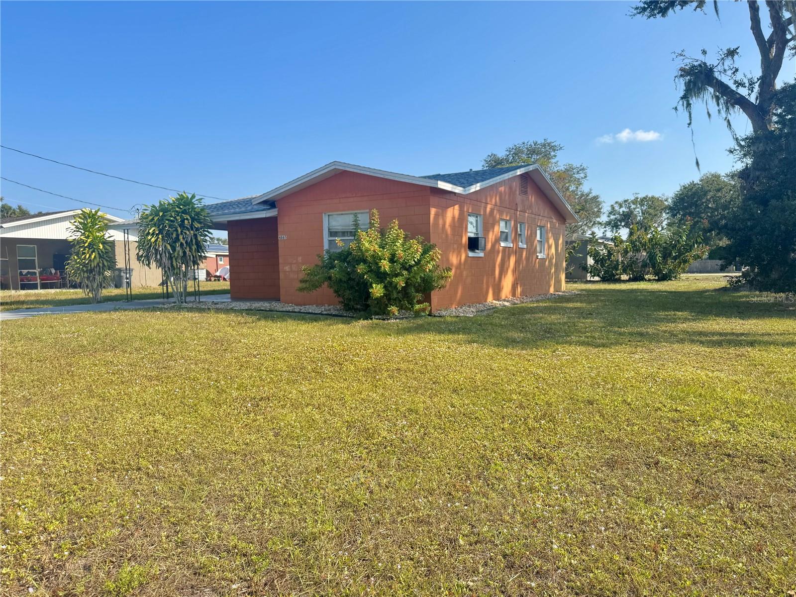 Listing photo id 4 for 4865 Sally Boulevard