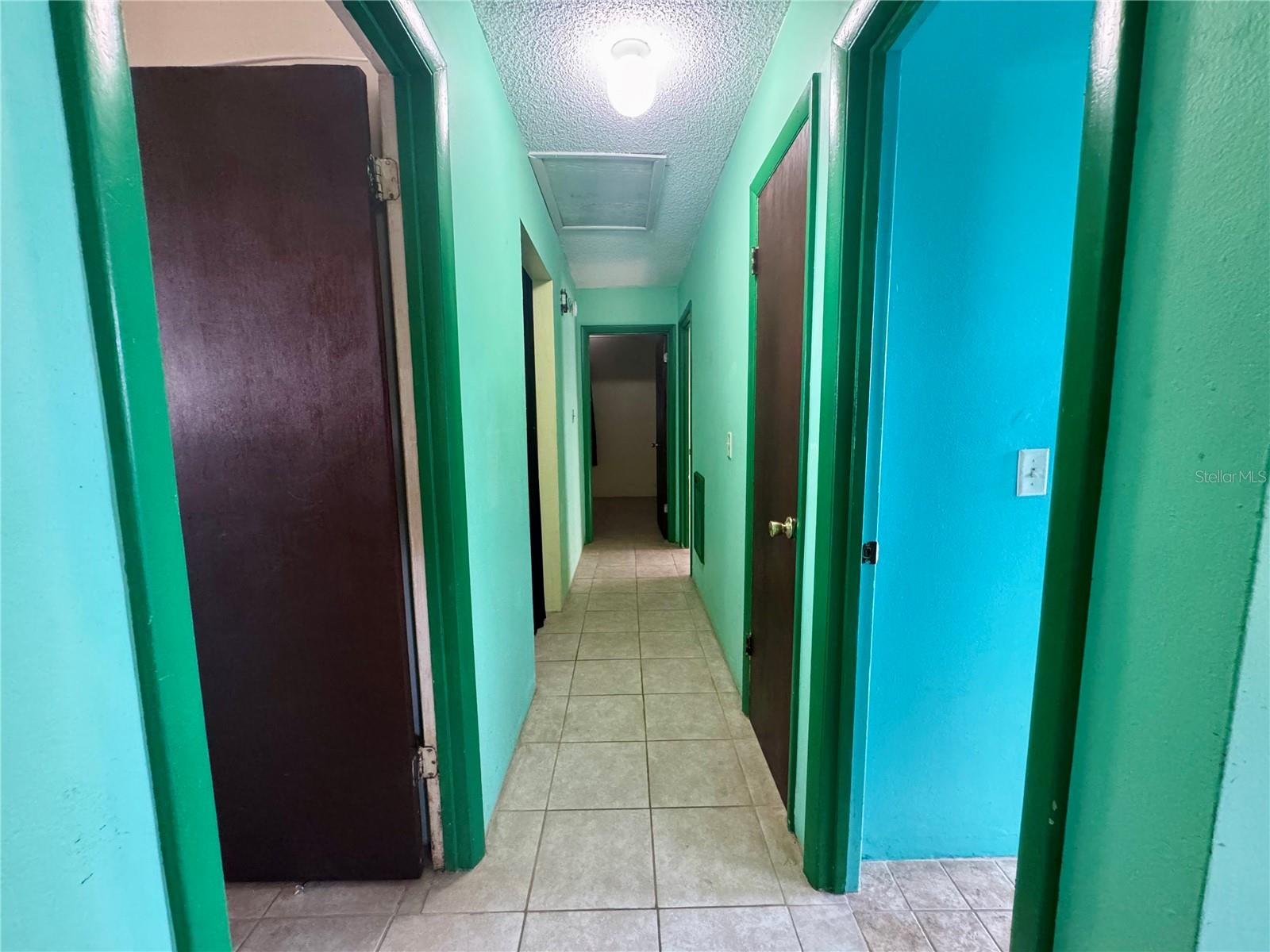 Listing photo id 7 for 4865 Sally Boulevard