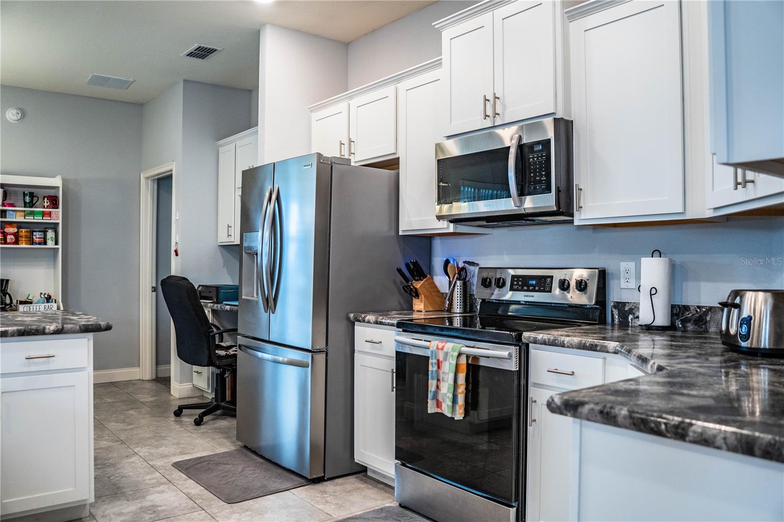 Image 11 of 75 For 261 Walkers Point Drive