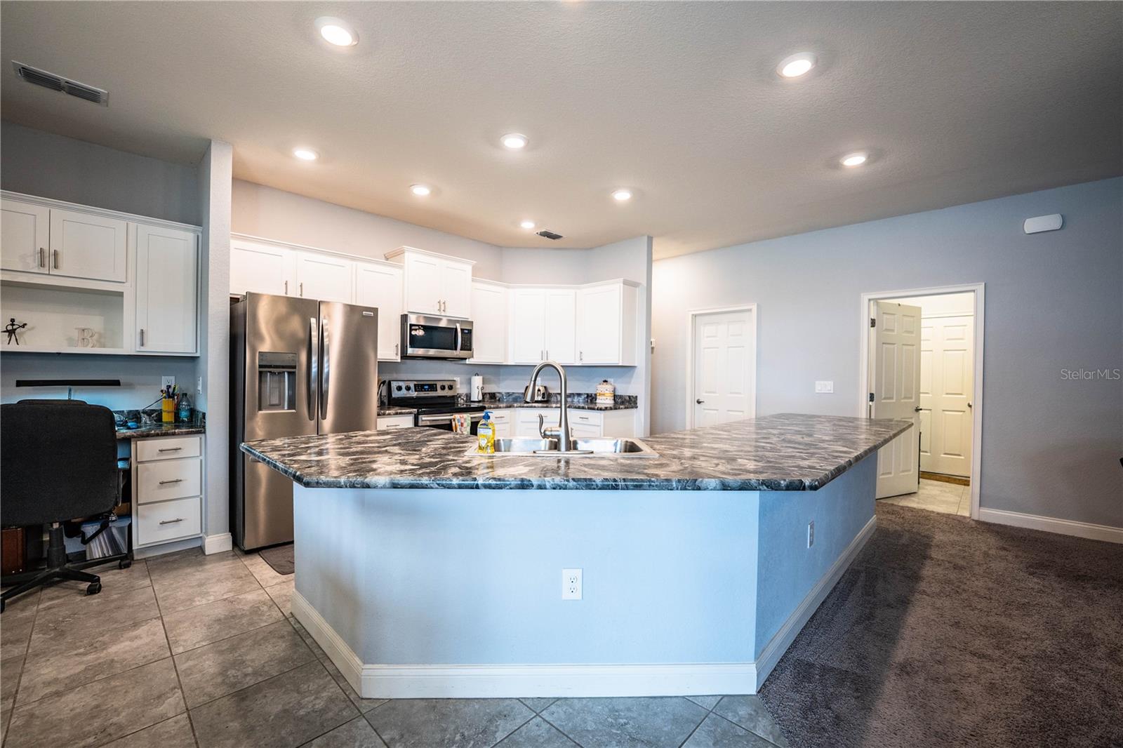 Image 4 of 75 For 261 Walkers Point Drive