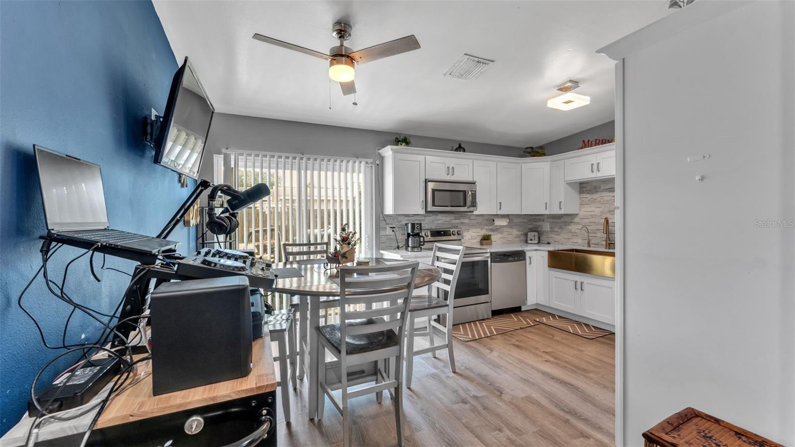 Image 11 of 38 For 803 Casselberry Drive