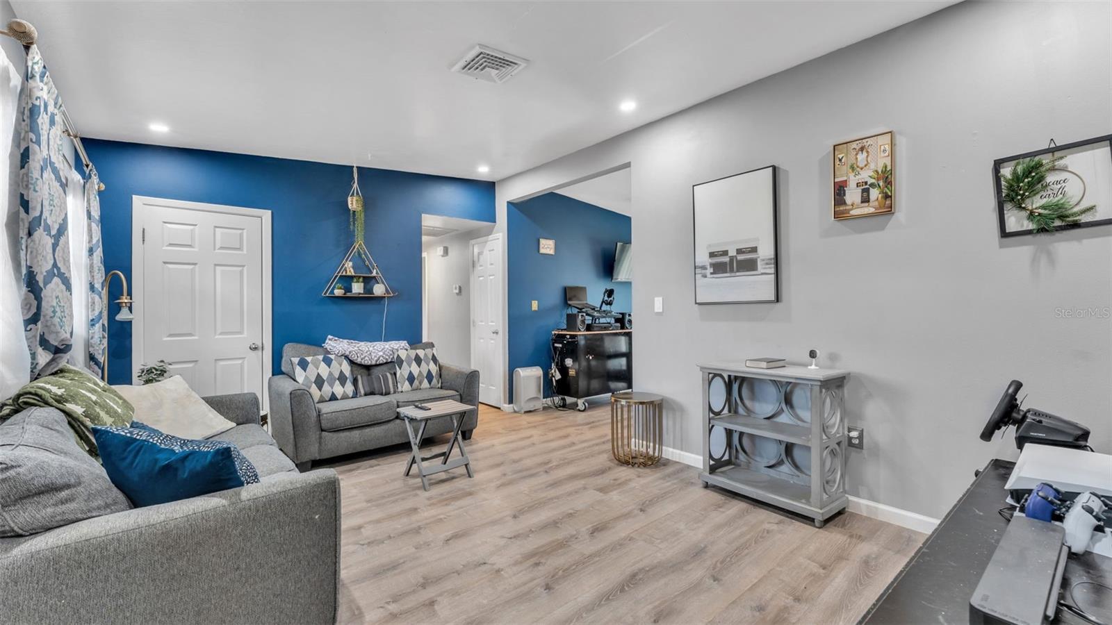 Image 13 of 38 For 803 Casselberry Drive