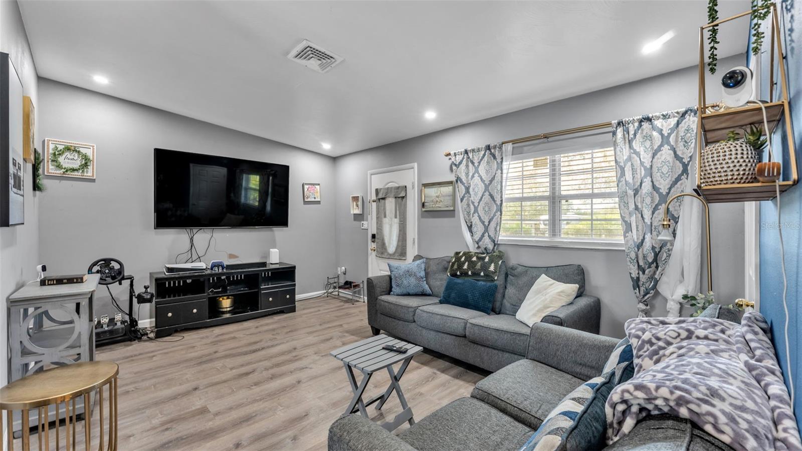 Image 14 of 38 For 803 Casselberry Drive