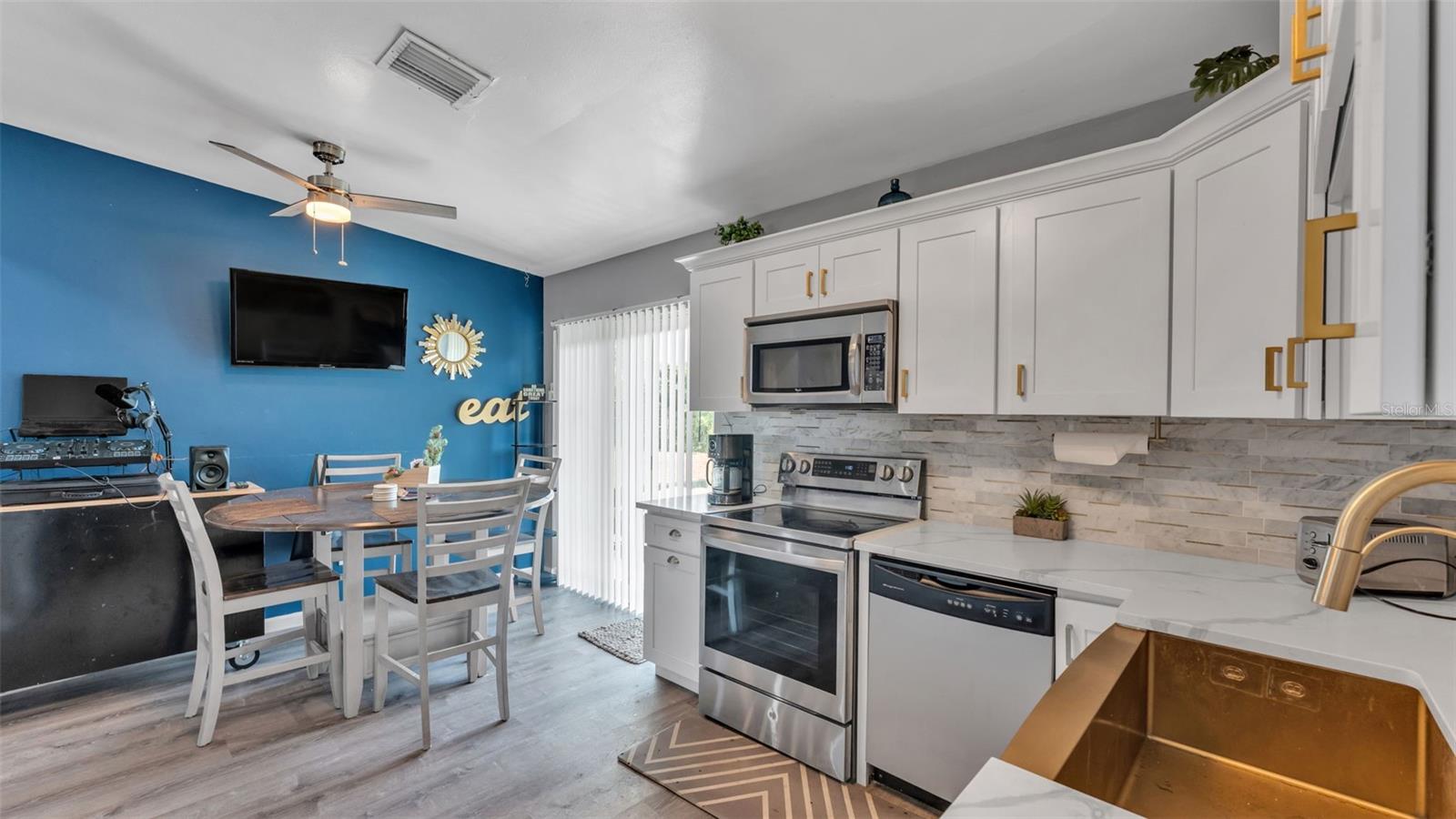 Image 9 of 38 For 803 Casselberry Drive