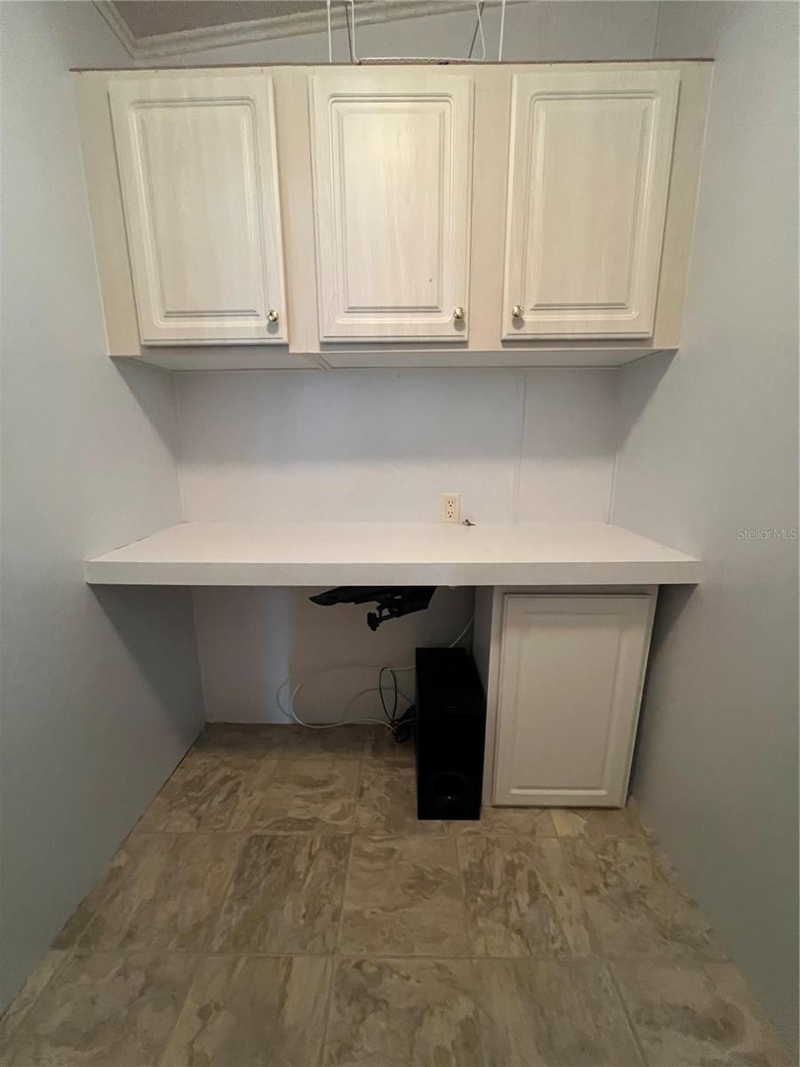 Image 19 of 23 For 6236 Knotty Pine Drive Se