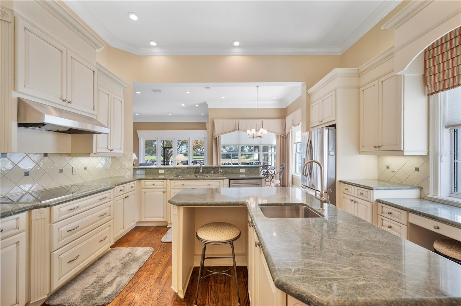 Image 16 of 86 For 2640 Bellerive Drive