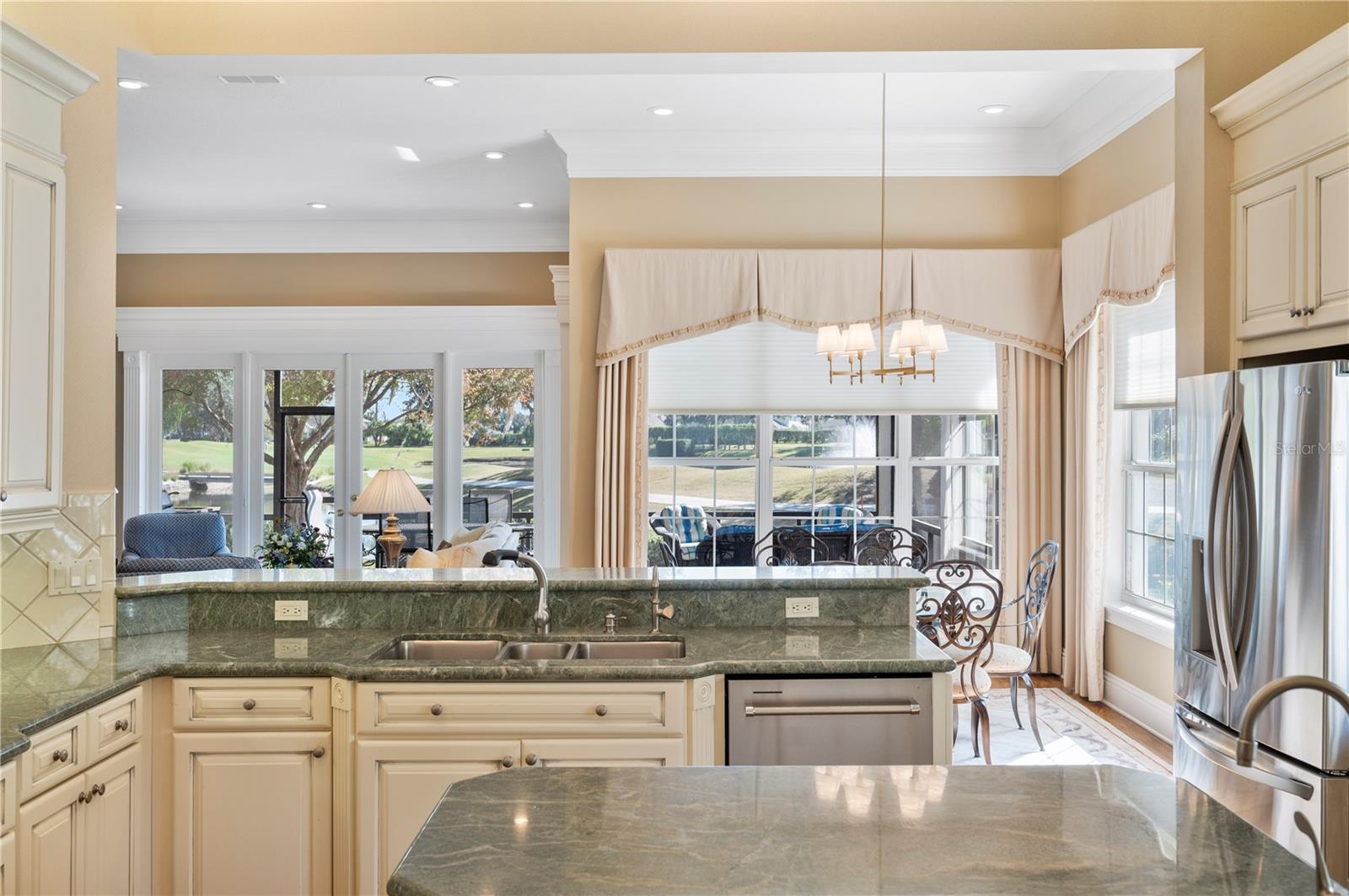 Image 17 of 86 For 2640 Bellerive Drive