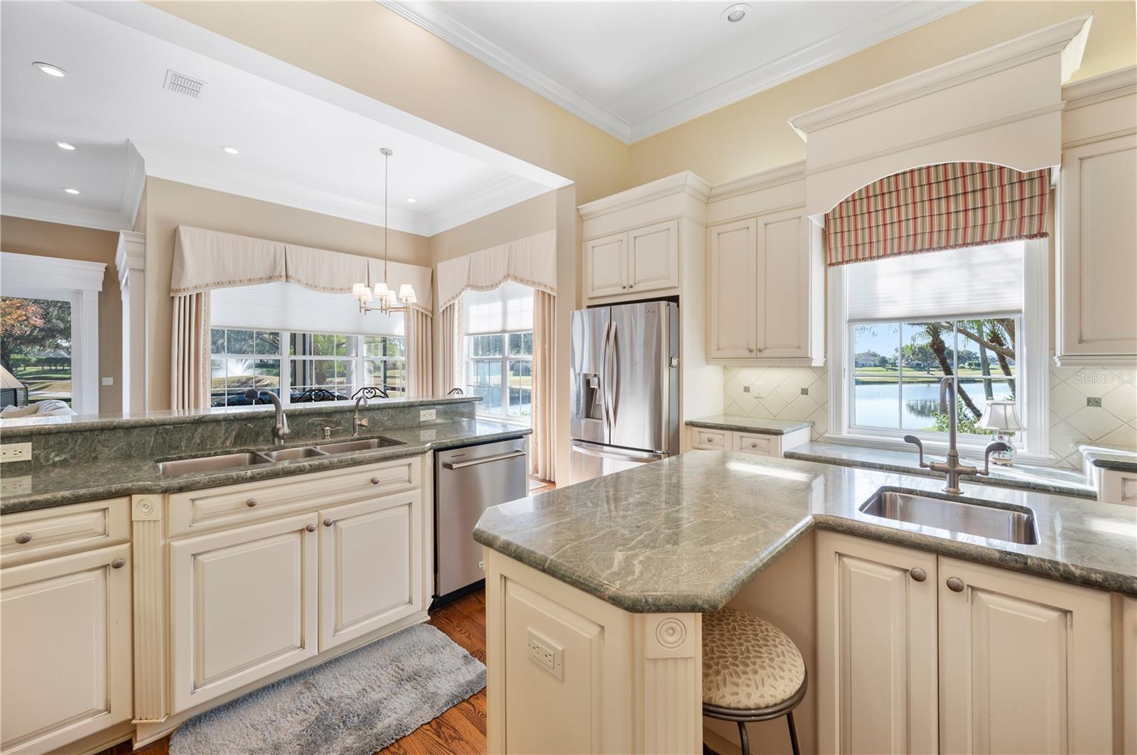 Image 18 of 86 For 2640 Bellerive Drive