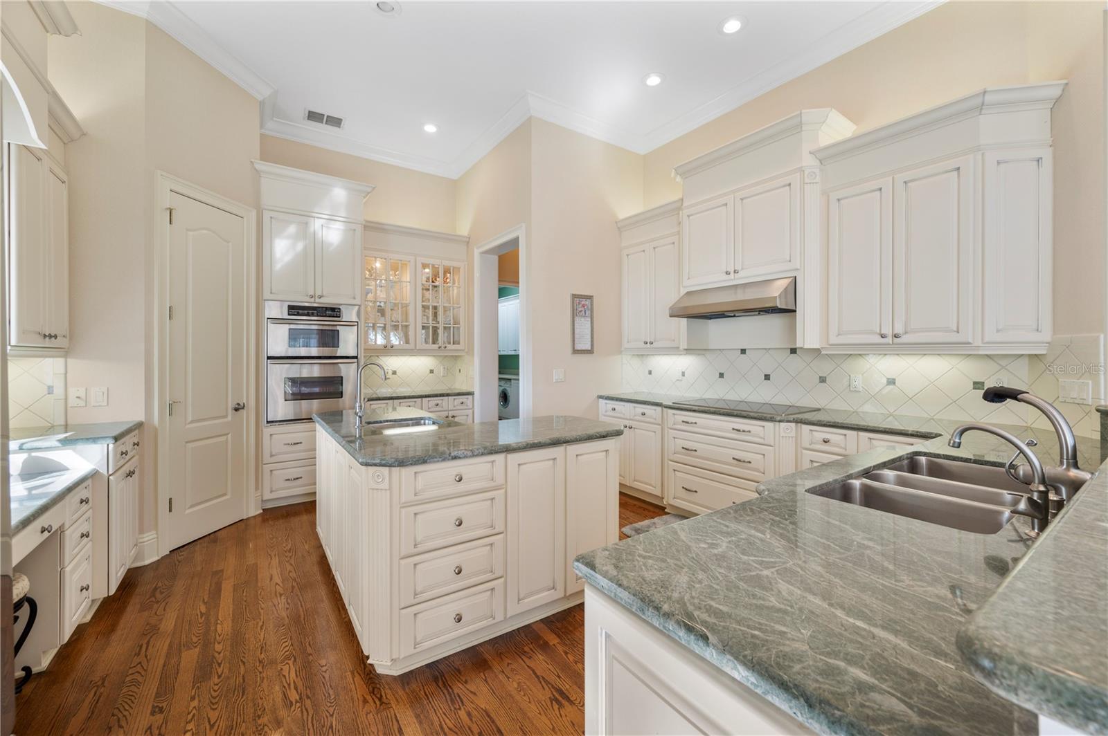 Image 19 of 86 For 2640 Bellerive Drive