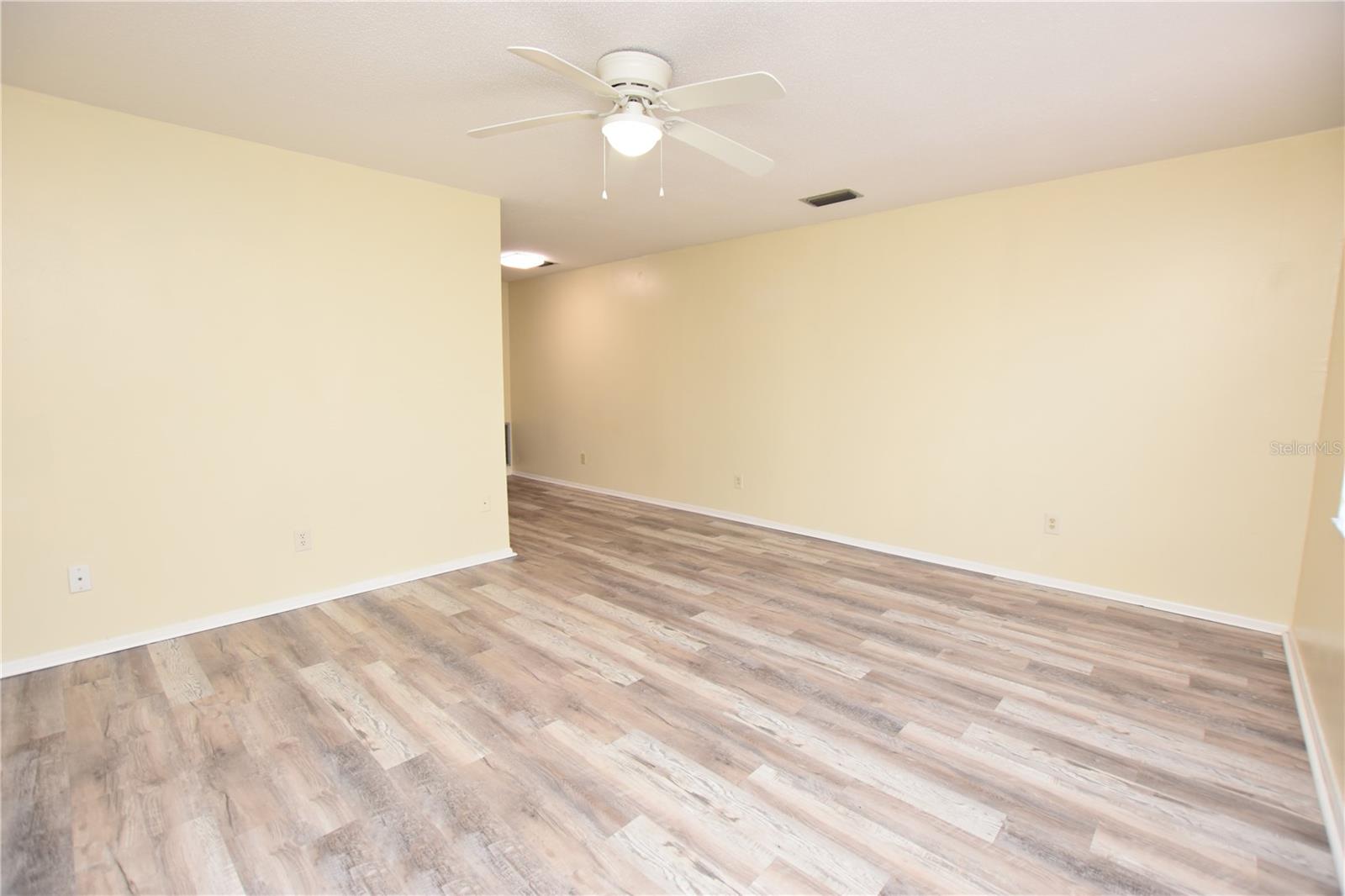 Image 10 of 14 For 619 Robin Road 2