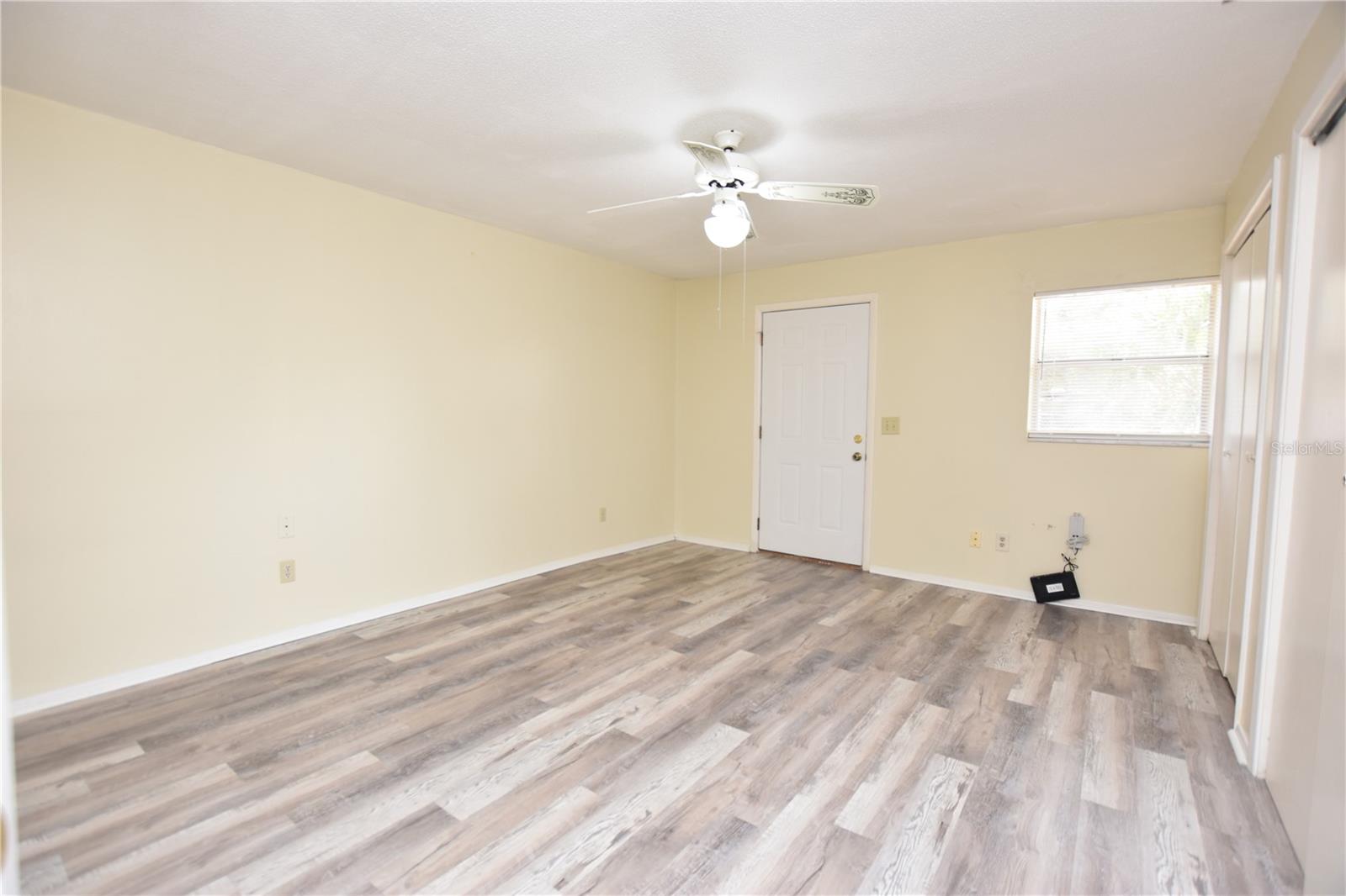 Image 12 of 14 For 619 Robin Road 2