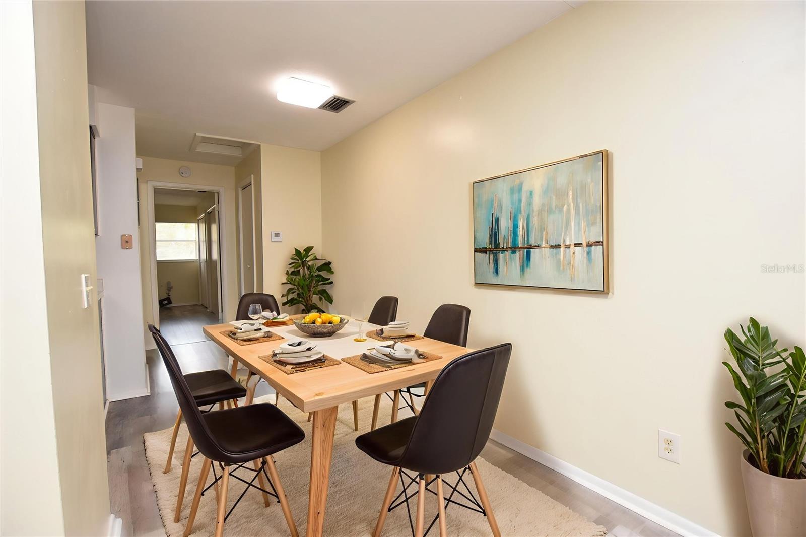 Image 5 of 14 For 619 Robin Road 2