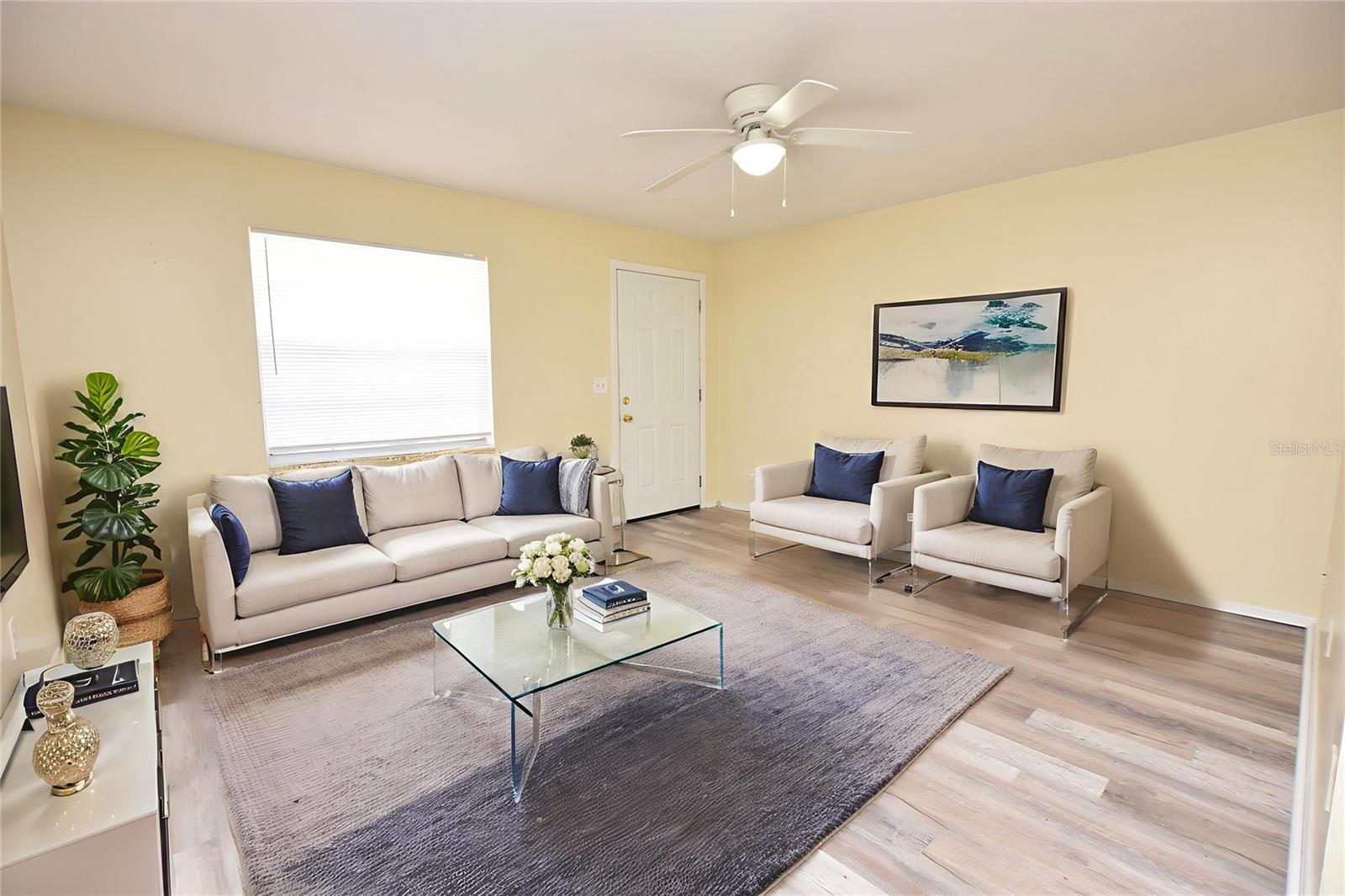 Image 8 of 14 For 619 Robin Road 2