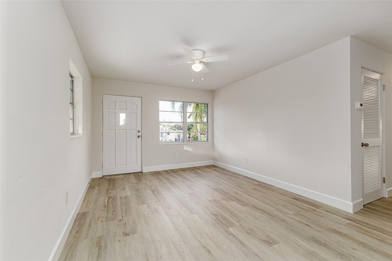 Image 3 of 18 For 1664 Bayview Drive