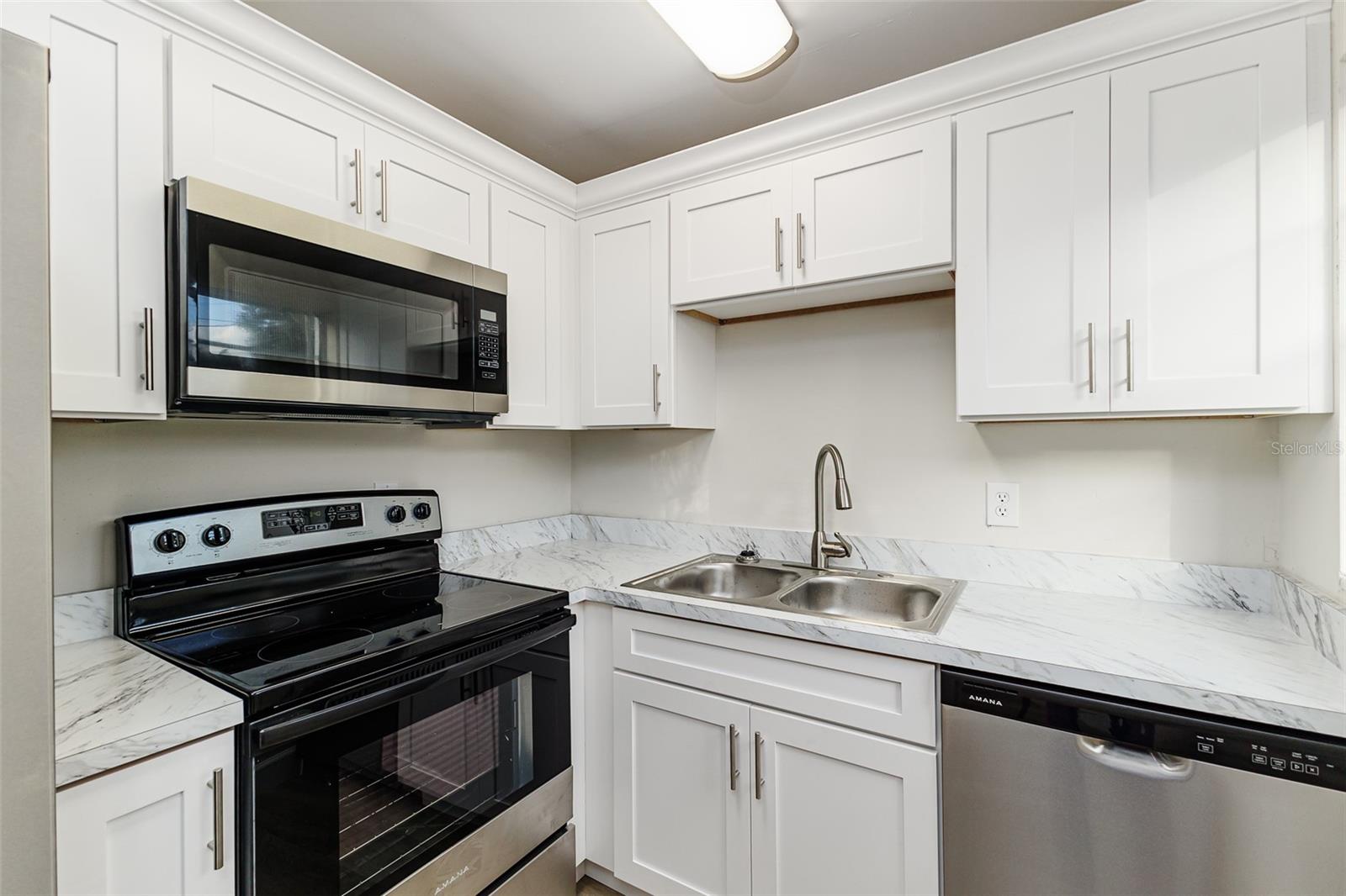 Image 4 of 18 For 1664 Bayview Drive