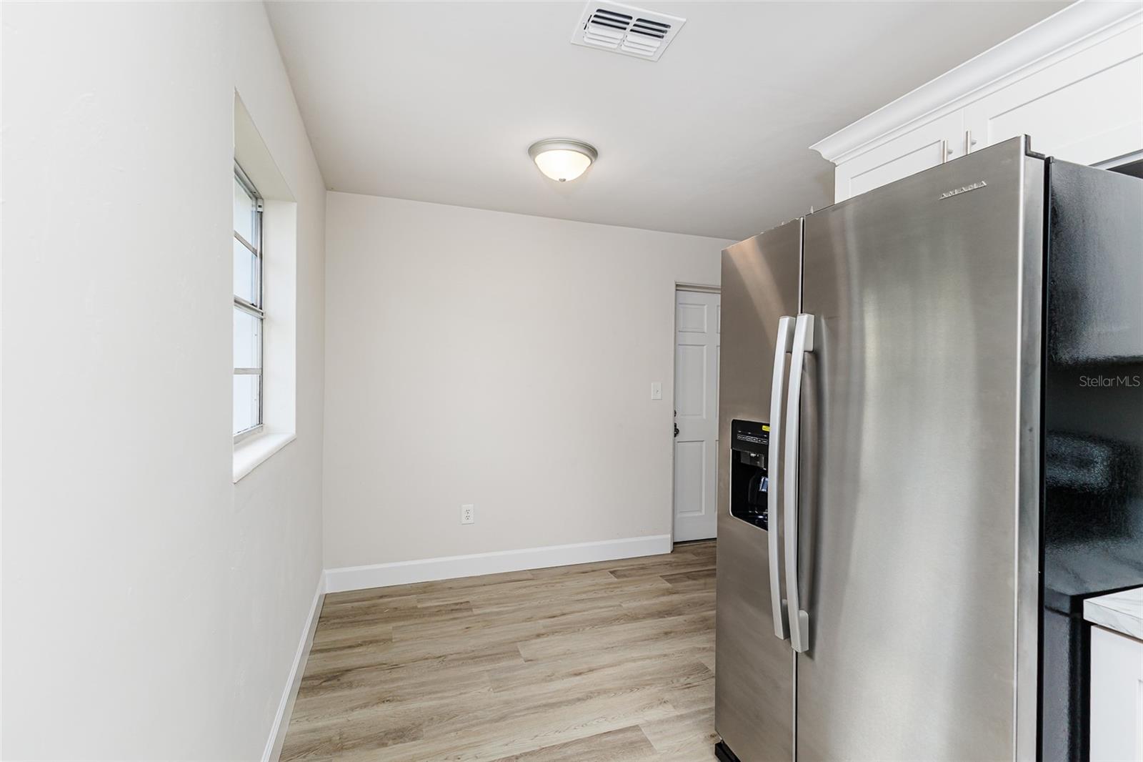 Image 6 of 18 For 1664 Bayview Drive