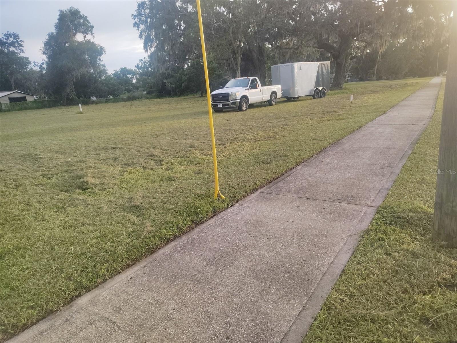 Image 3 of 4 For 722 9th Street Ne