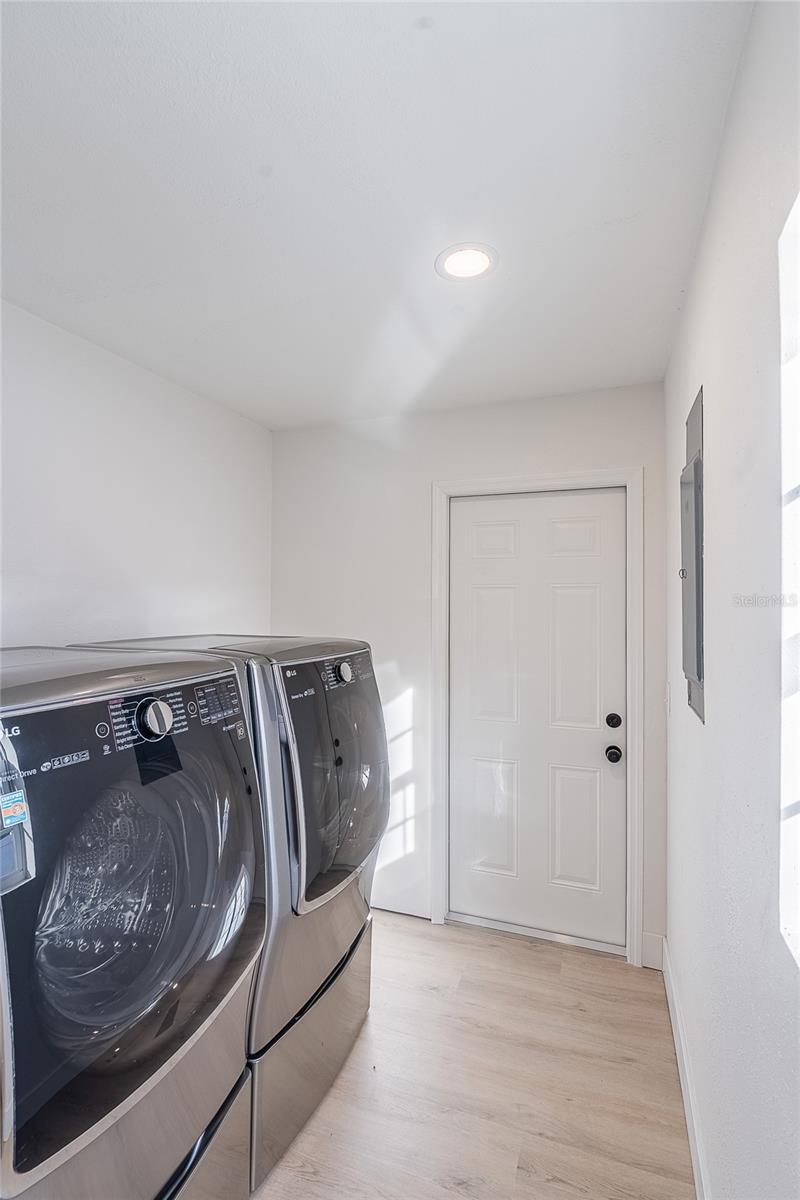 Image 14 of 24 For 6212 Woodsfield Way