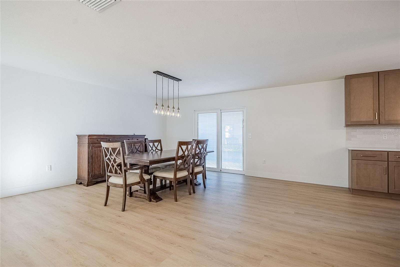 Image 8 of 24 For 6212 Woodsfield Way