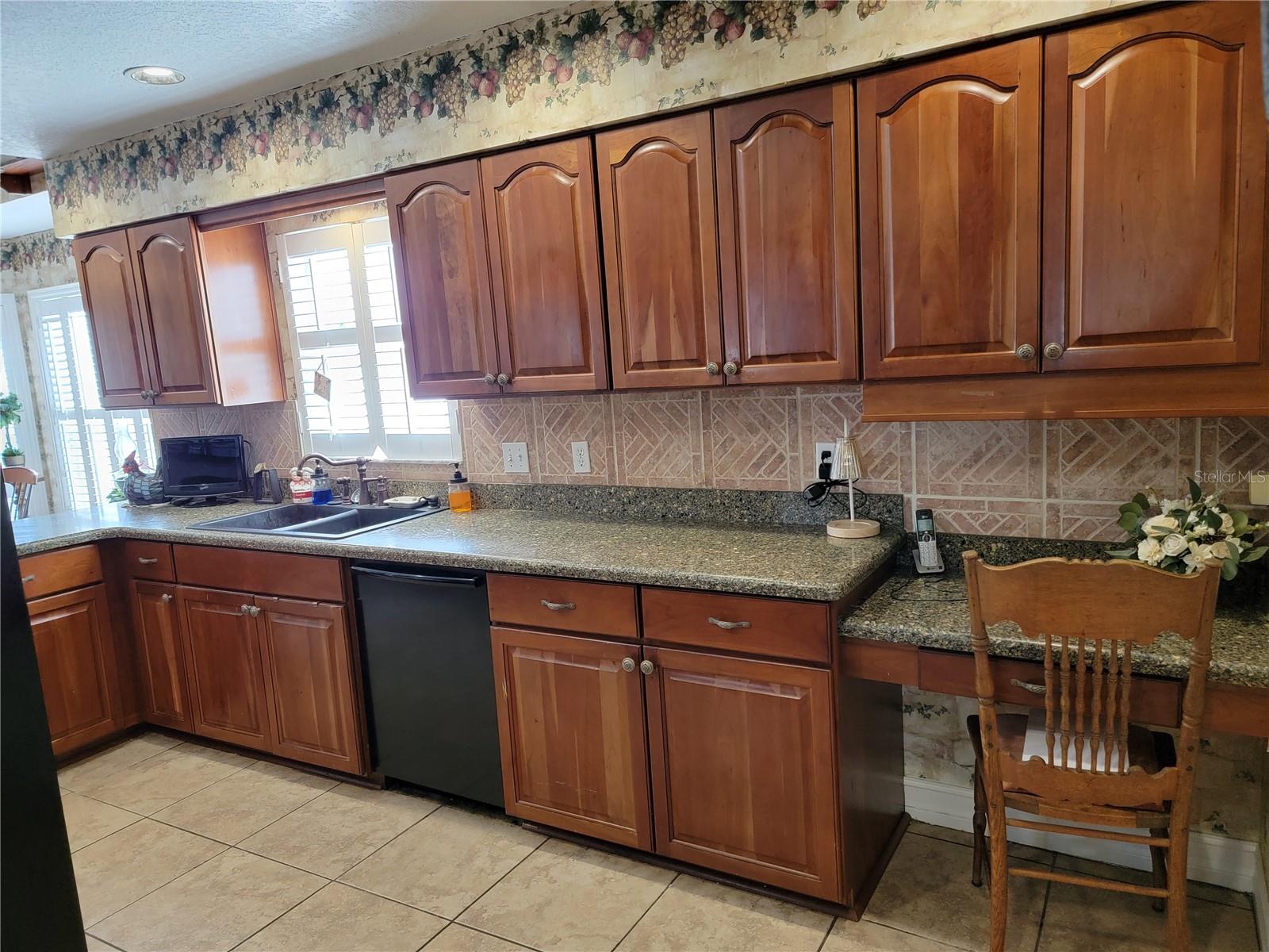 Image 14 of 51 For 3535 Saddlebrook Way