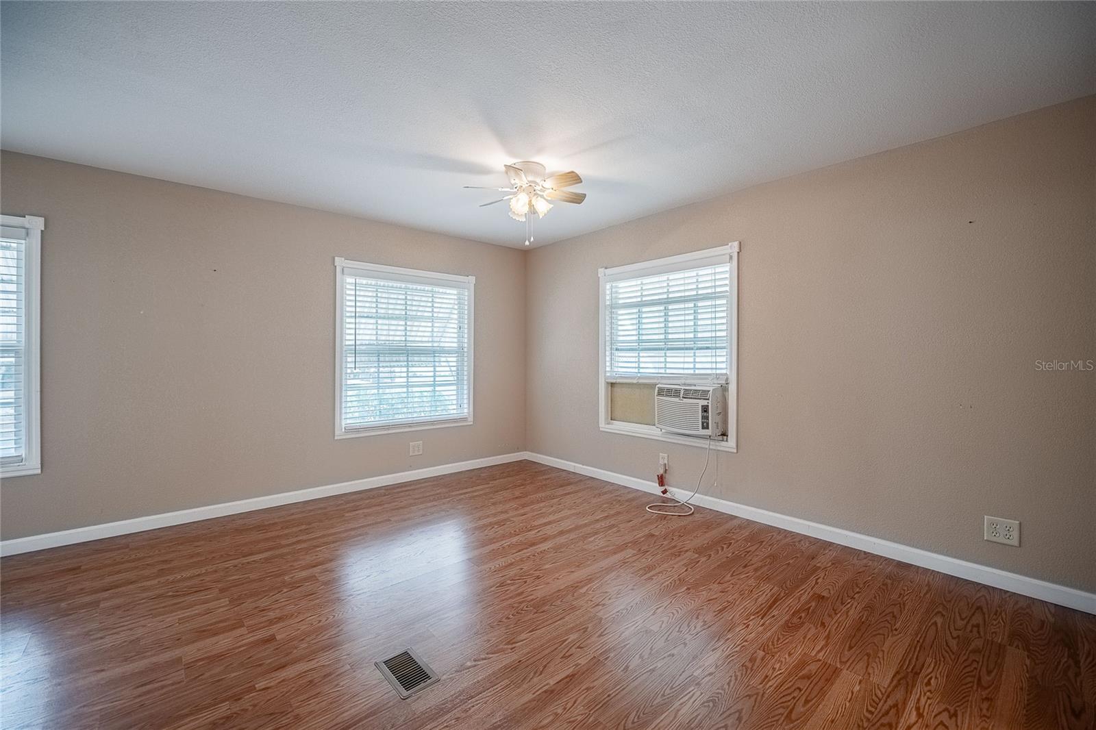 Image 33 of 54 For 426 Martin Drive