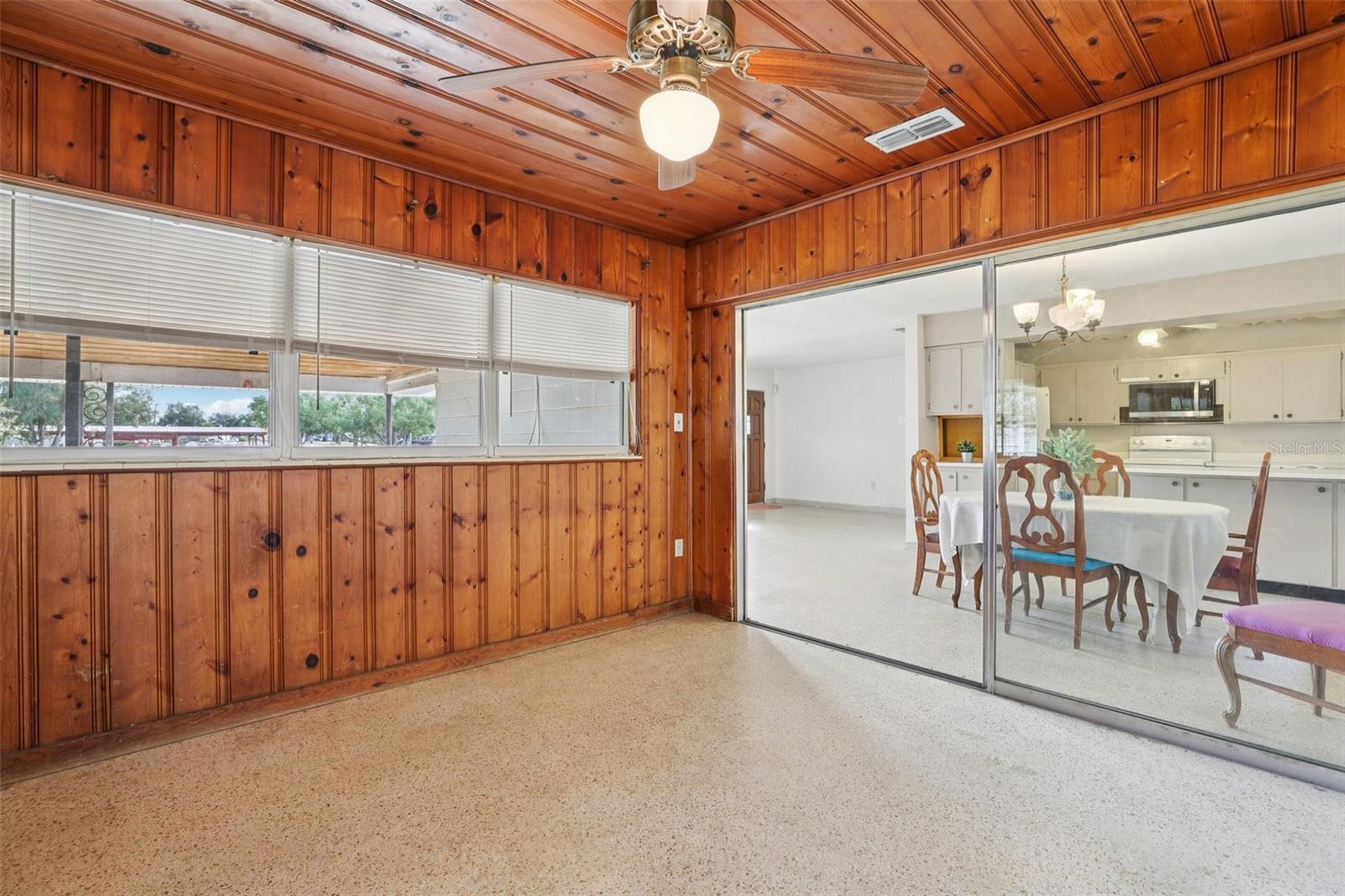 Image 10 of 17 For 355 Glencruiten Avenue