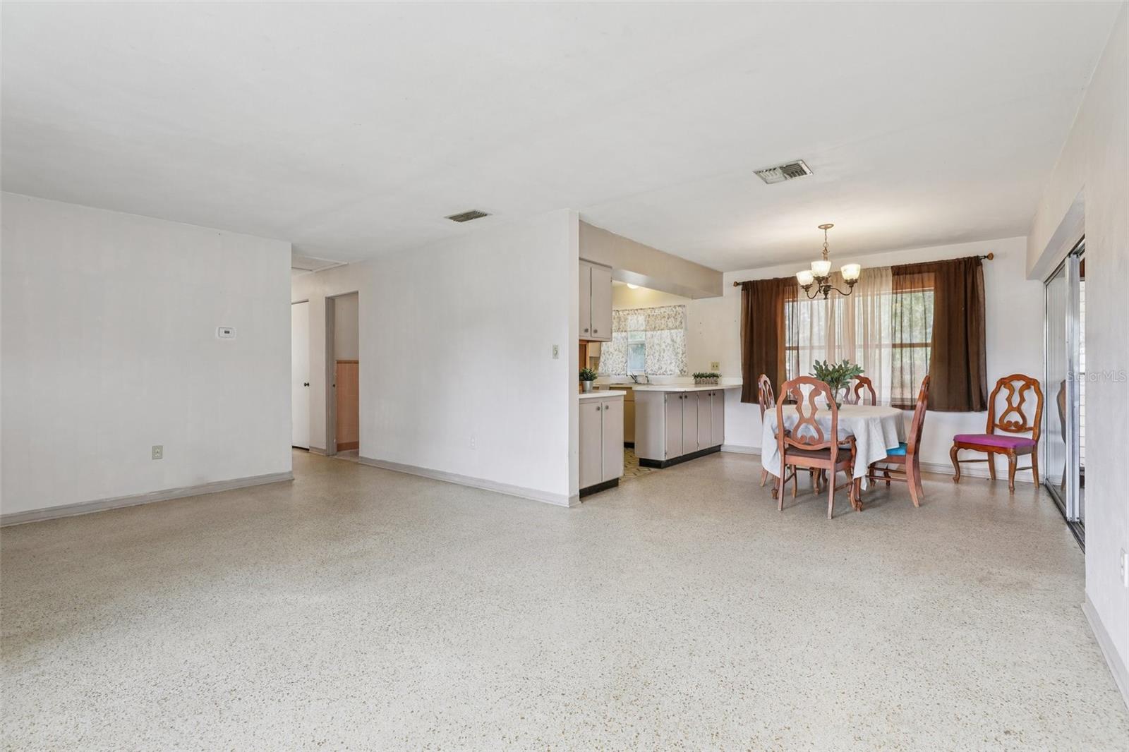 Image 6 of 17 For 355 Glencruiten Avenue