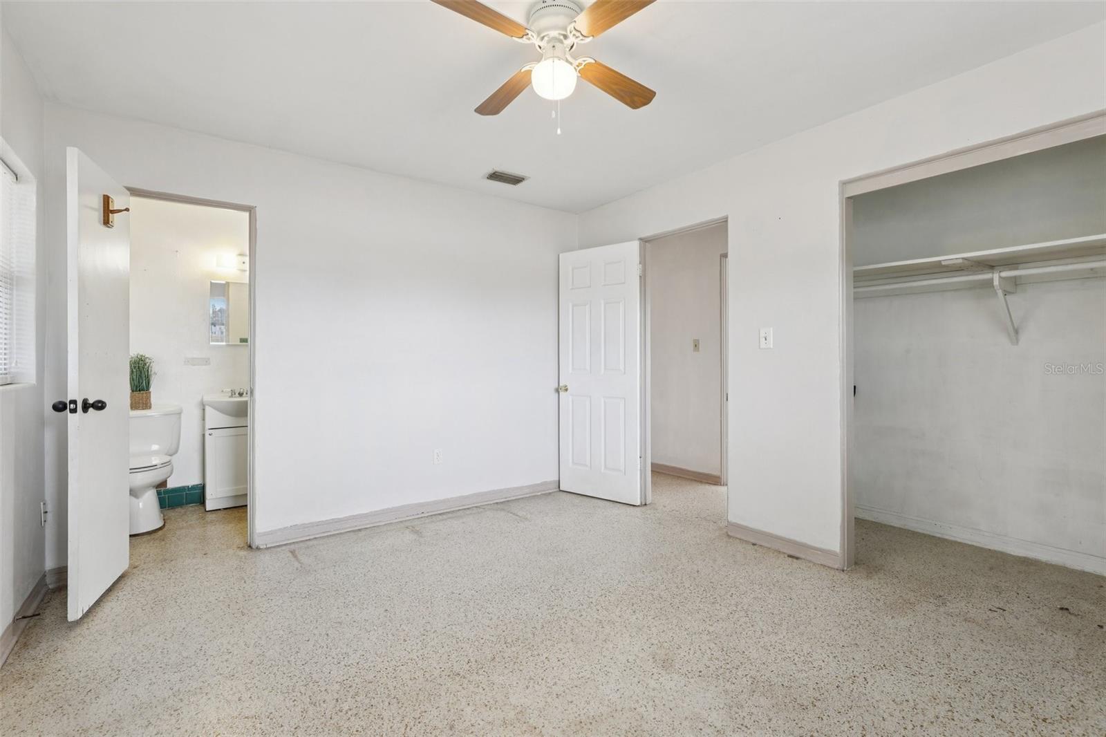 Image 8 of 17 For 355 Glencruiten Avenue