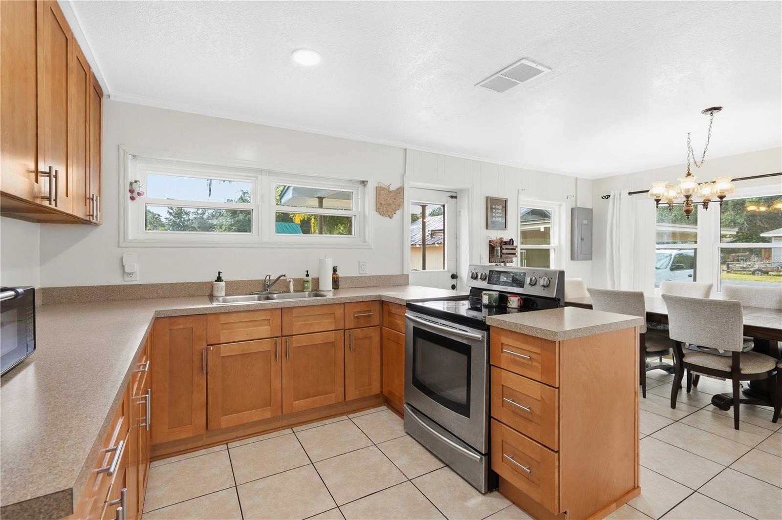 Image 2 of 37 For 3121 Avenue M Nw