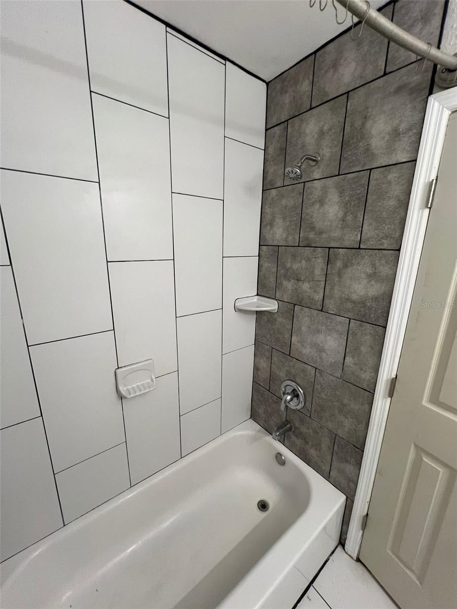 Image 21 of 26 For 832 20th Avenue S 830-832