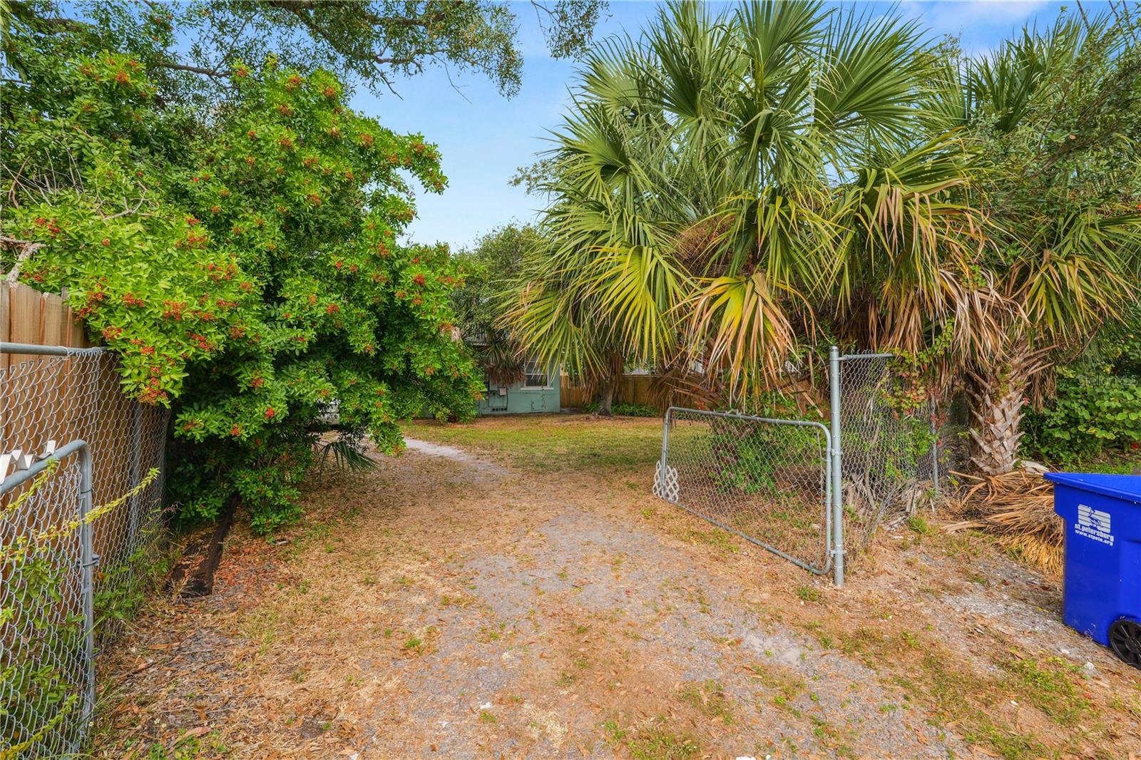 Image 25 of 26 For 832 20th Avenue S 830-832