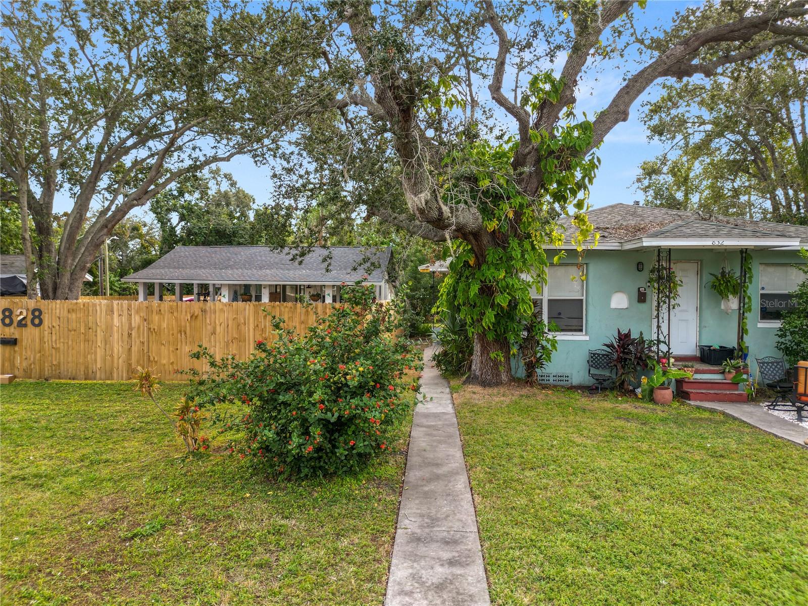 Image 3 of 26 For 832 20th Avenue S 830-832