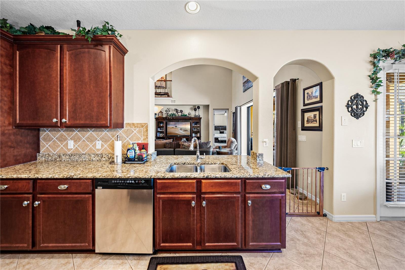 Image 21 of 100 For 360 Oak Landing Drive